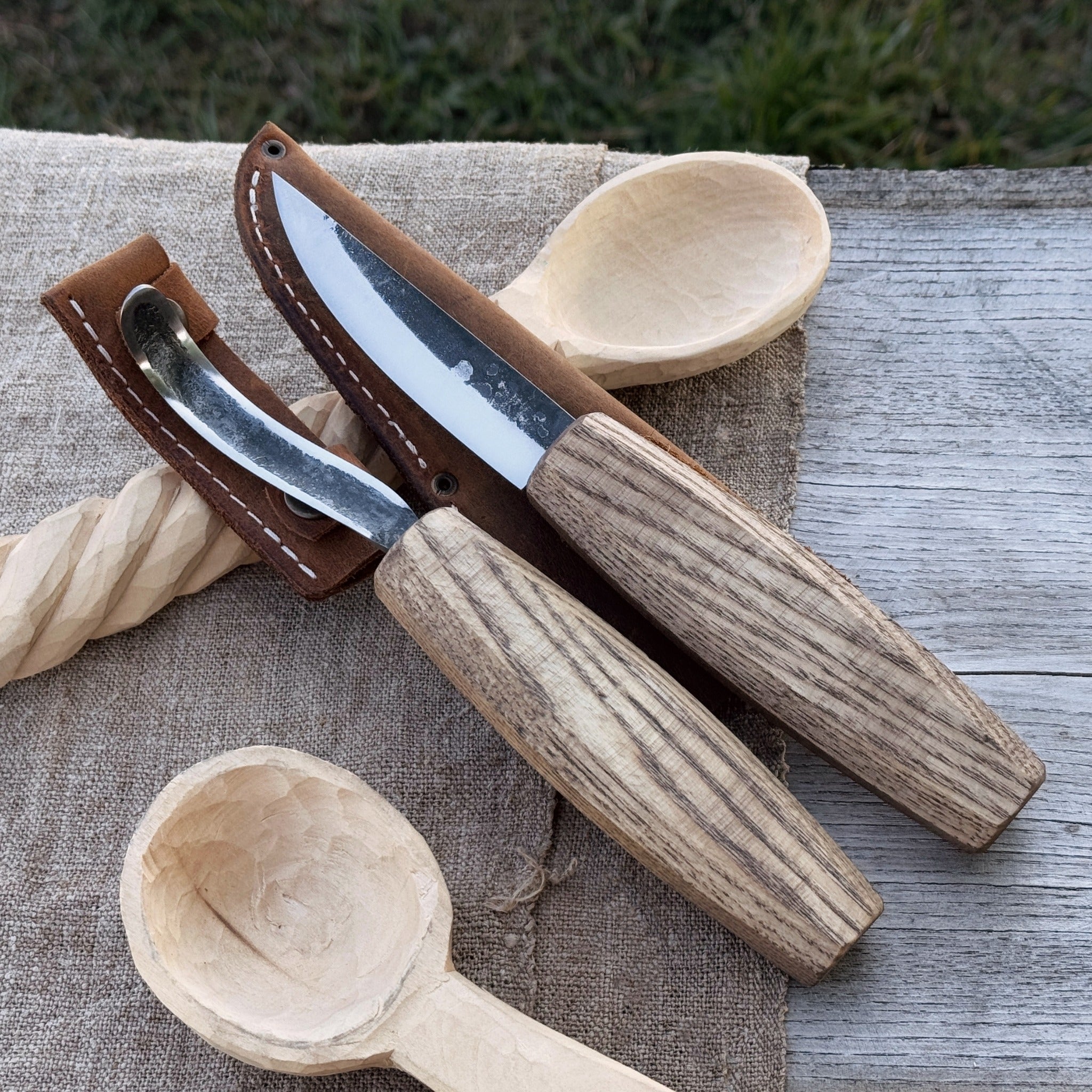 2-Piece Wood Carving Knife Set with Leather Sheaths - Sharky