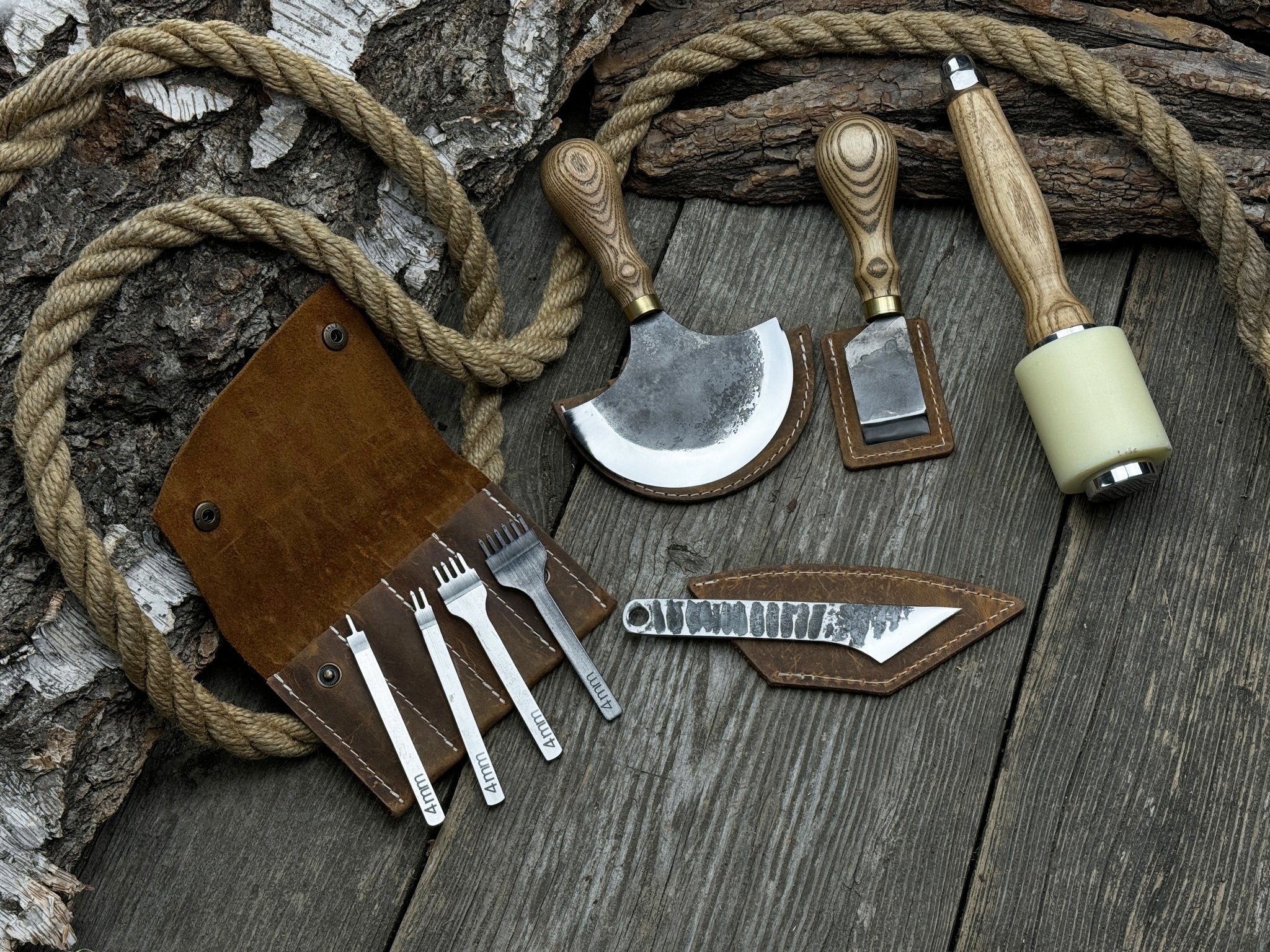 Swpeet 3Pcs Leather Carving Hammer Set, T-Head And Vertical Leathercraft Mallet With A5 Craft Cutting Board, Nylon Wood Leathercraft Wooden Mallet For DIY Stamping Sew Leather