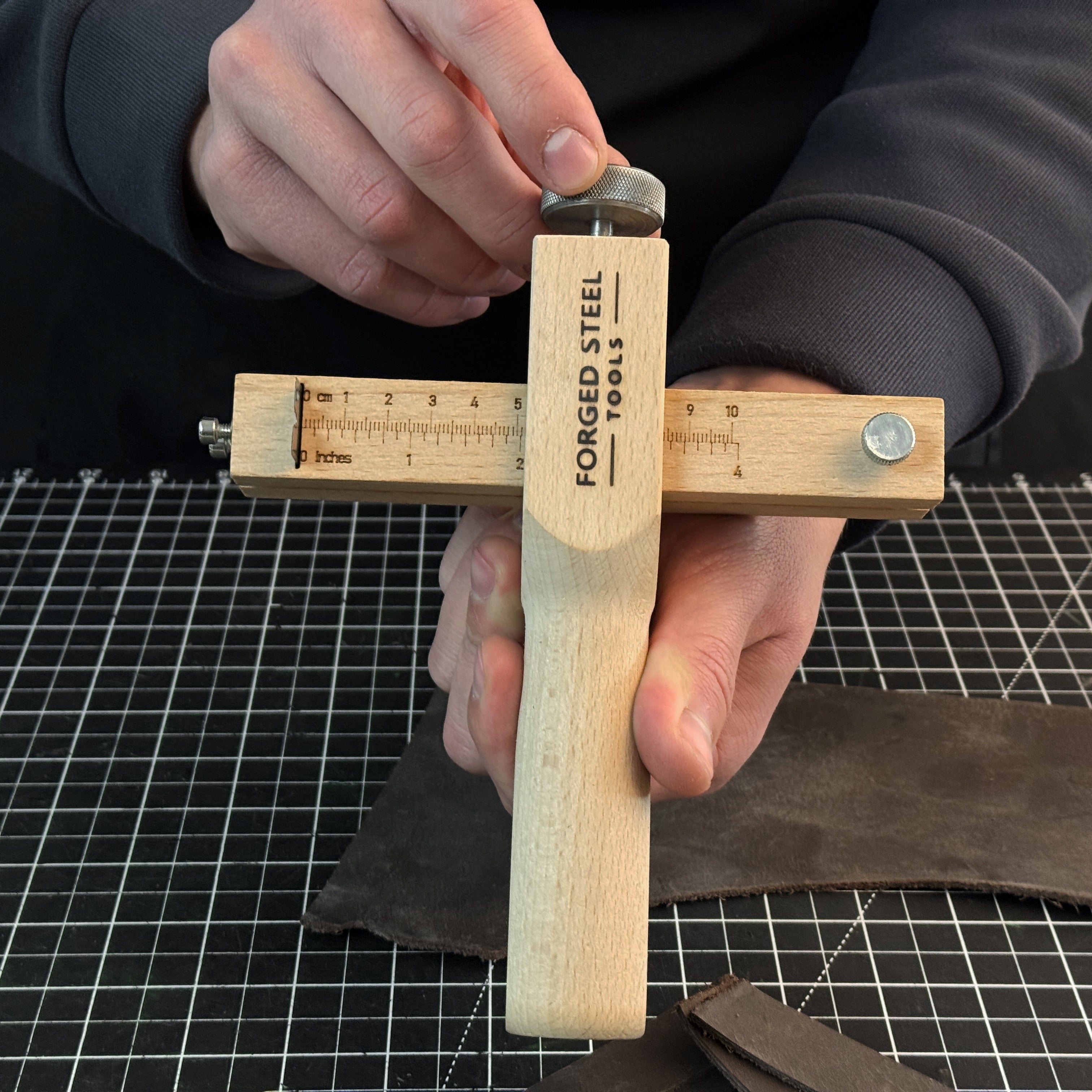 Verstellbarer Lederriemen & Gürtelschneider