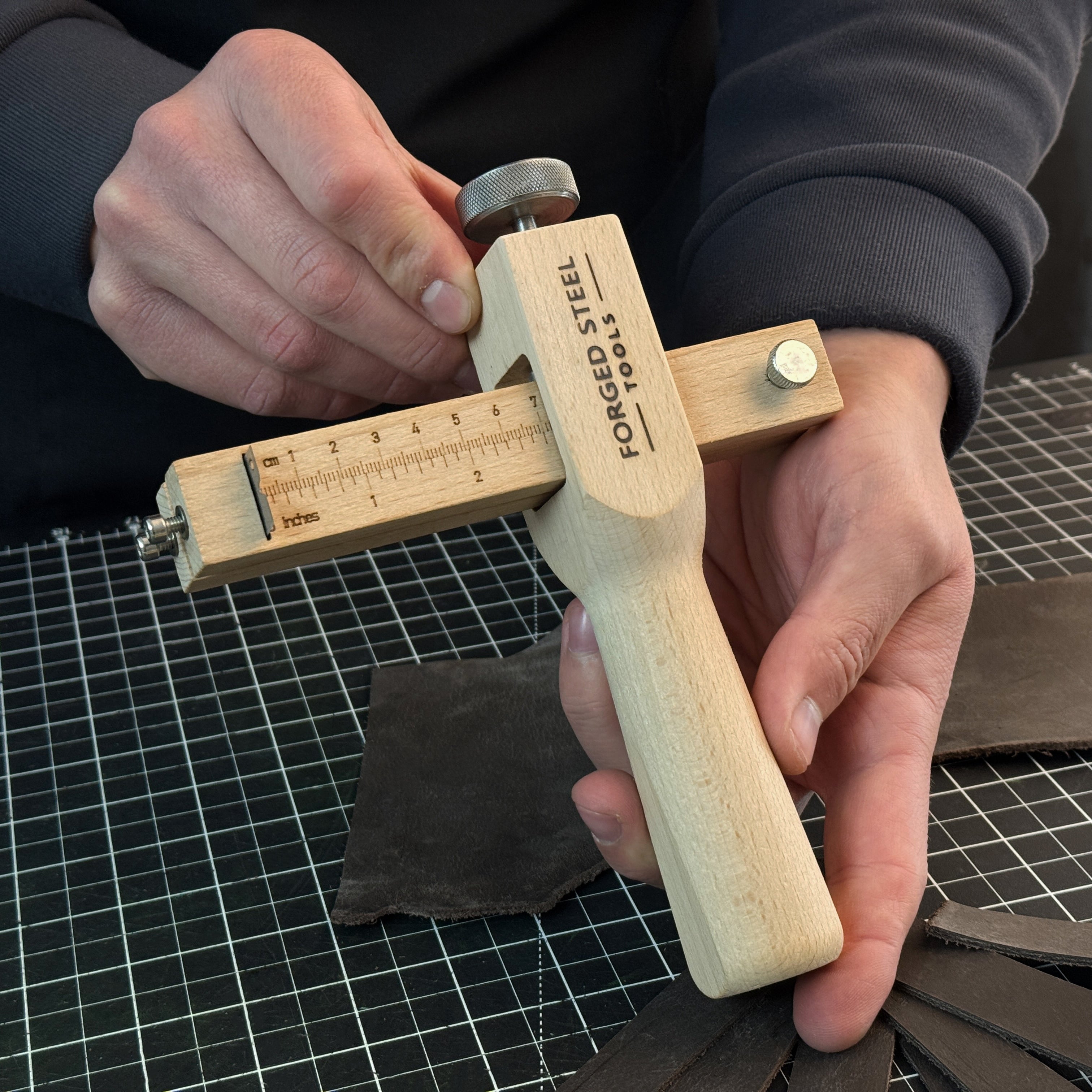 Verstellbarer Lederriemen & Gürtelschneider