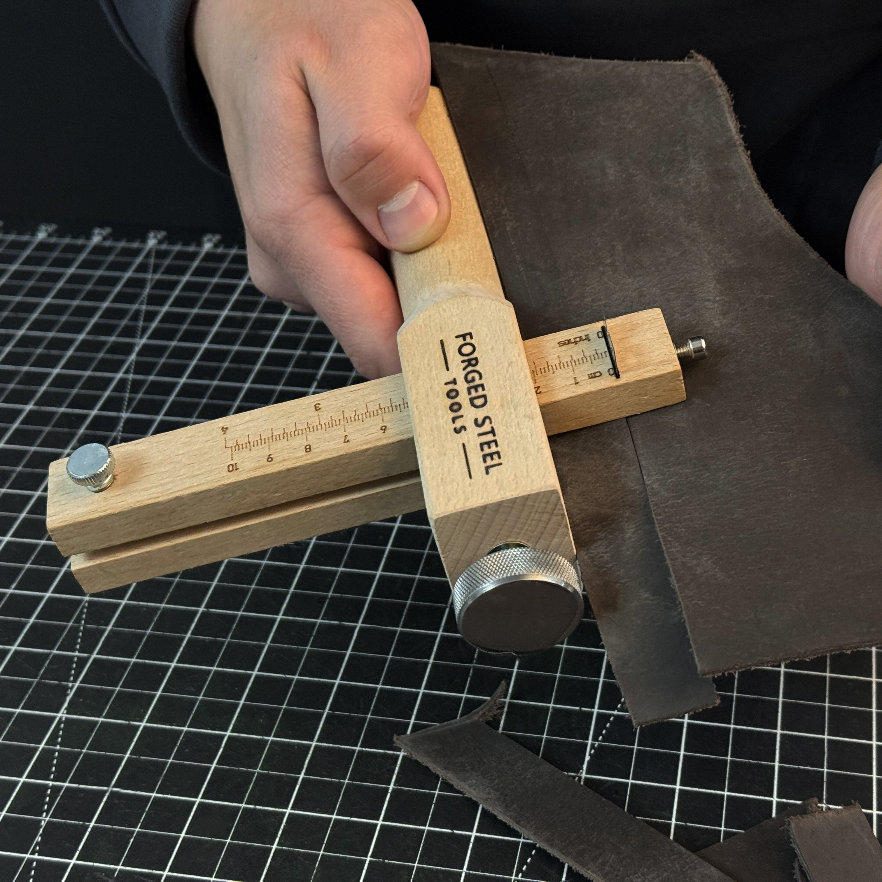 Verstellbarer Lederriemen & Gürtelschneider