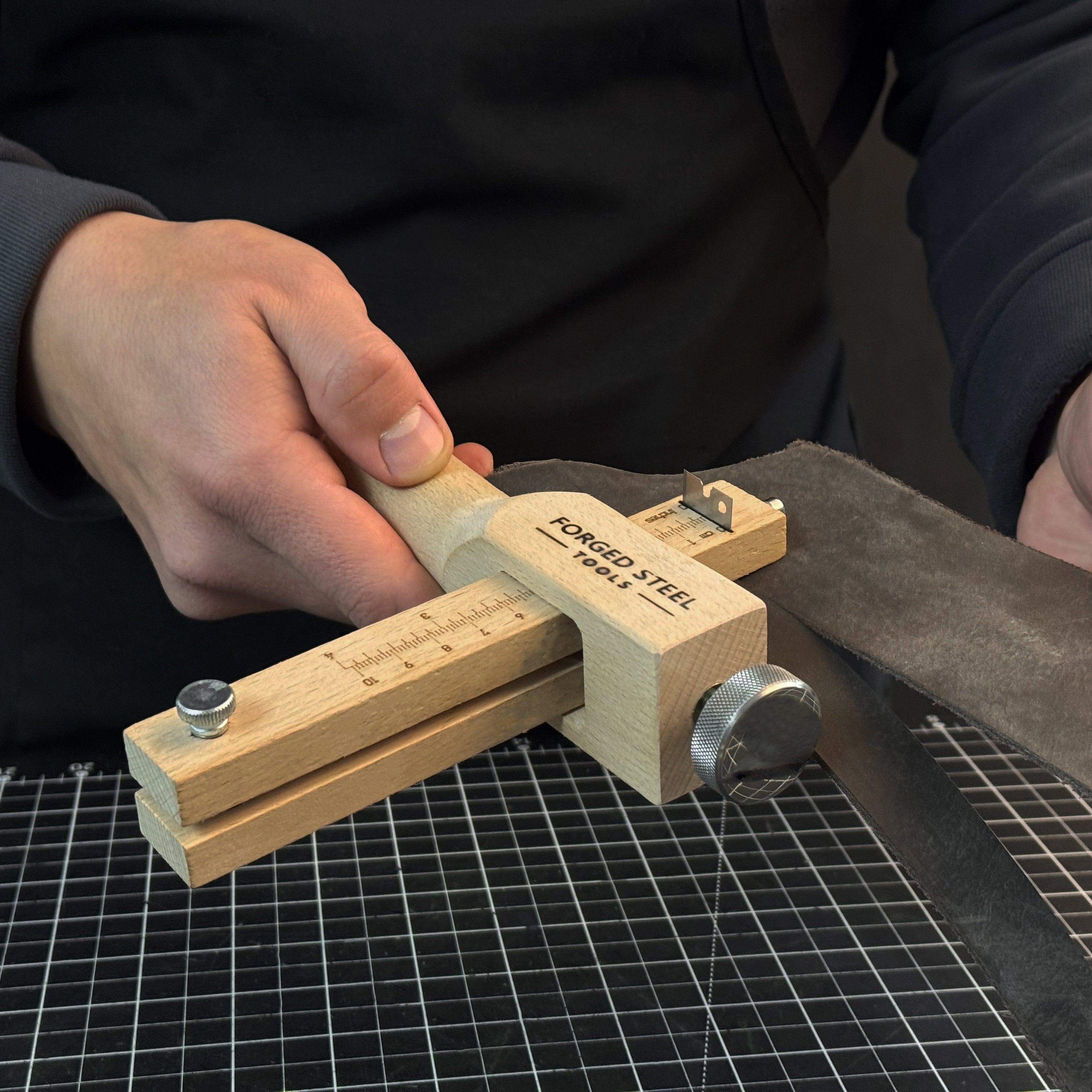 Verstellbarer Lederriemen & Gürtelschneider