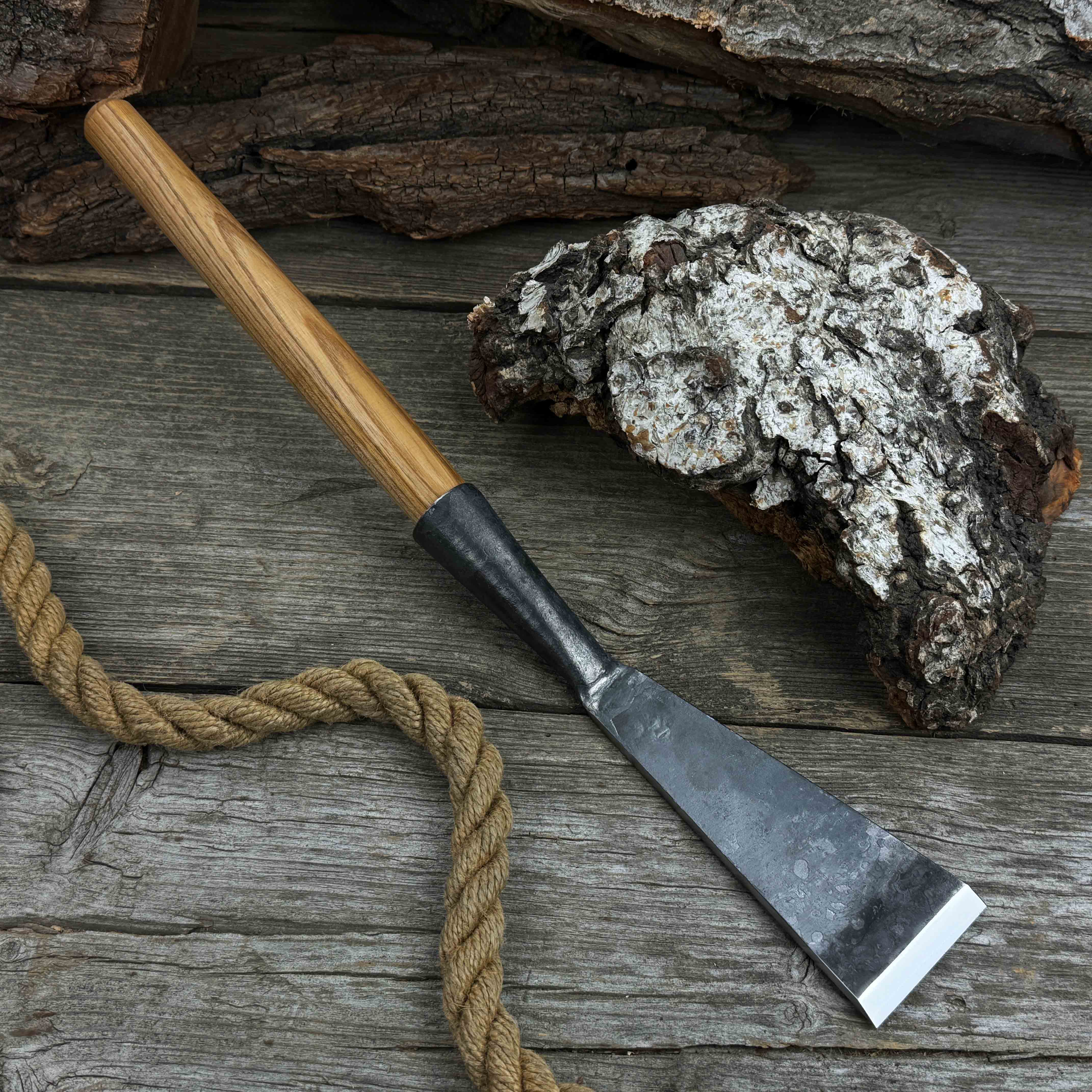 Fishtail Timber Slick Chisel with Angled Handle – 20 to 80 mm (0.8–3.15 Inches)