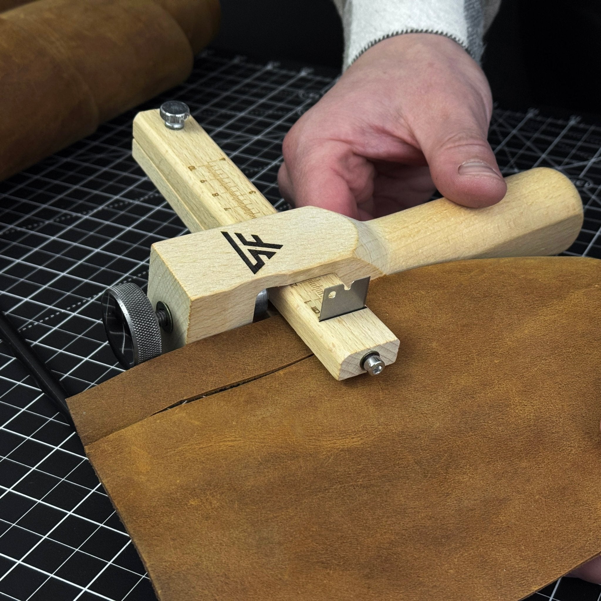 Adjustable Leather Strap & Belt Cutter - 8