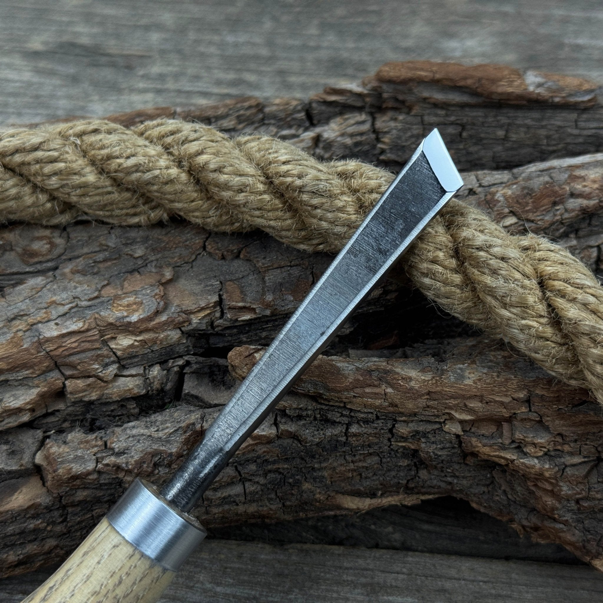Angled Bevel Carving Chisel with Palm Handle – 10 mm (0.39 inches) - 4