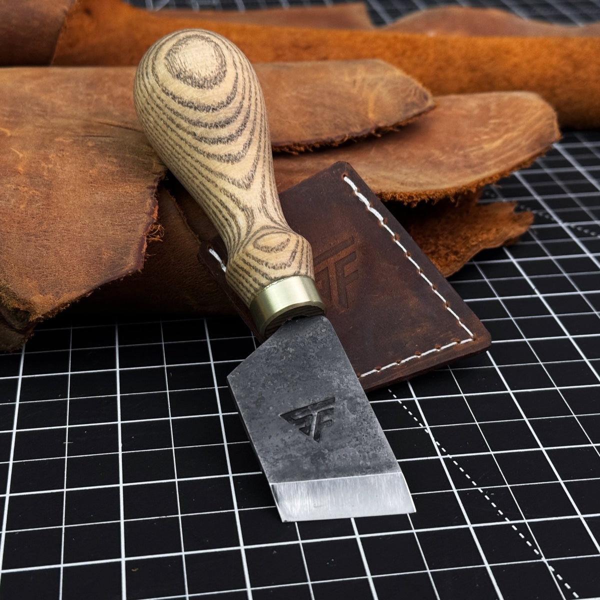 Angled Leather Skiving Knife, 3 cm (1.18 inches) - 1