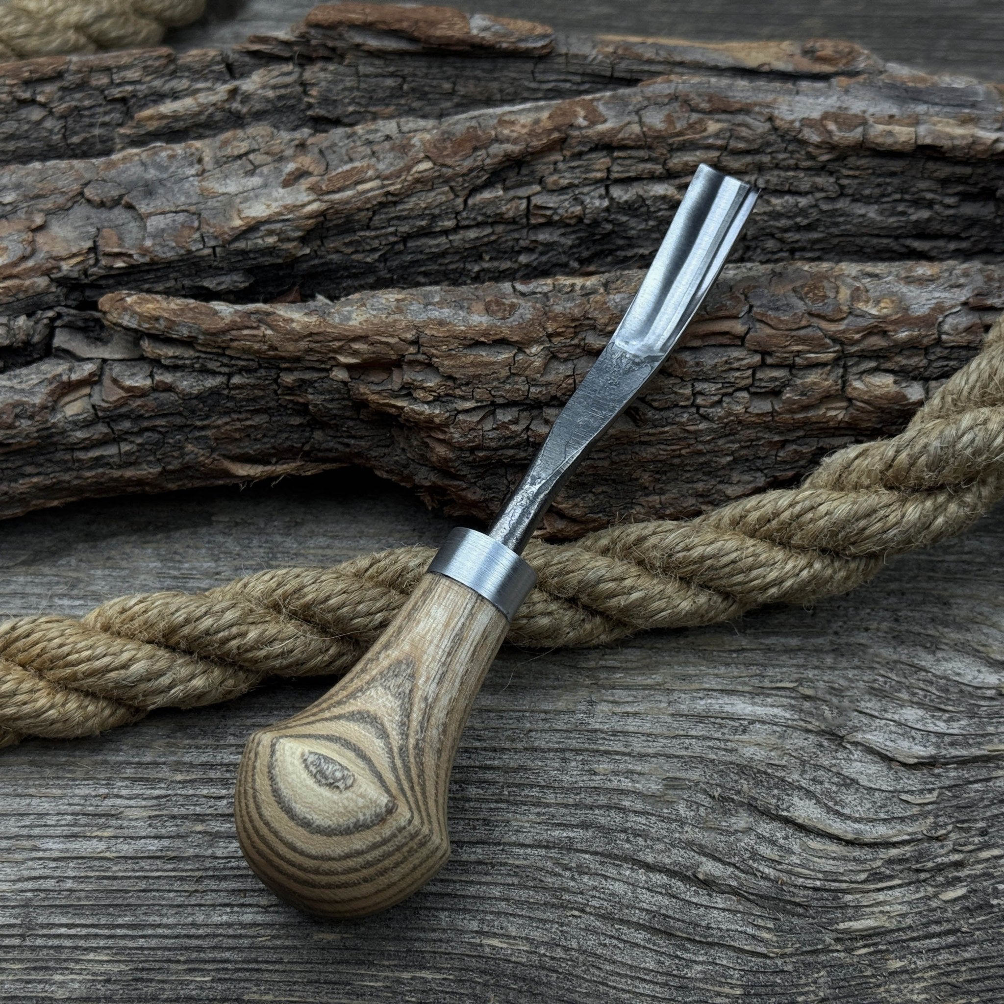 Bent Carving Gouge with Palm Handle – 8 mm / 12 mm (0.31 / 0.47 inches) - 7
