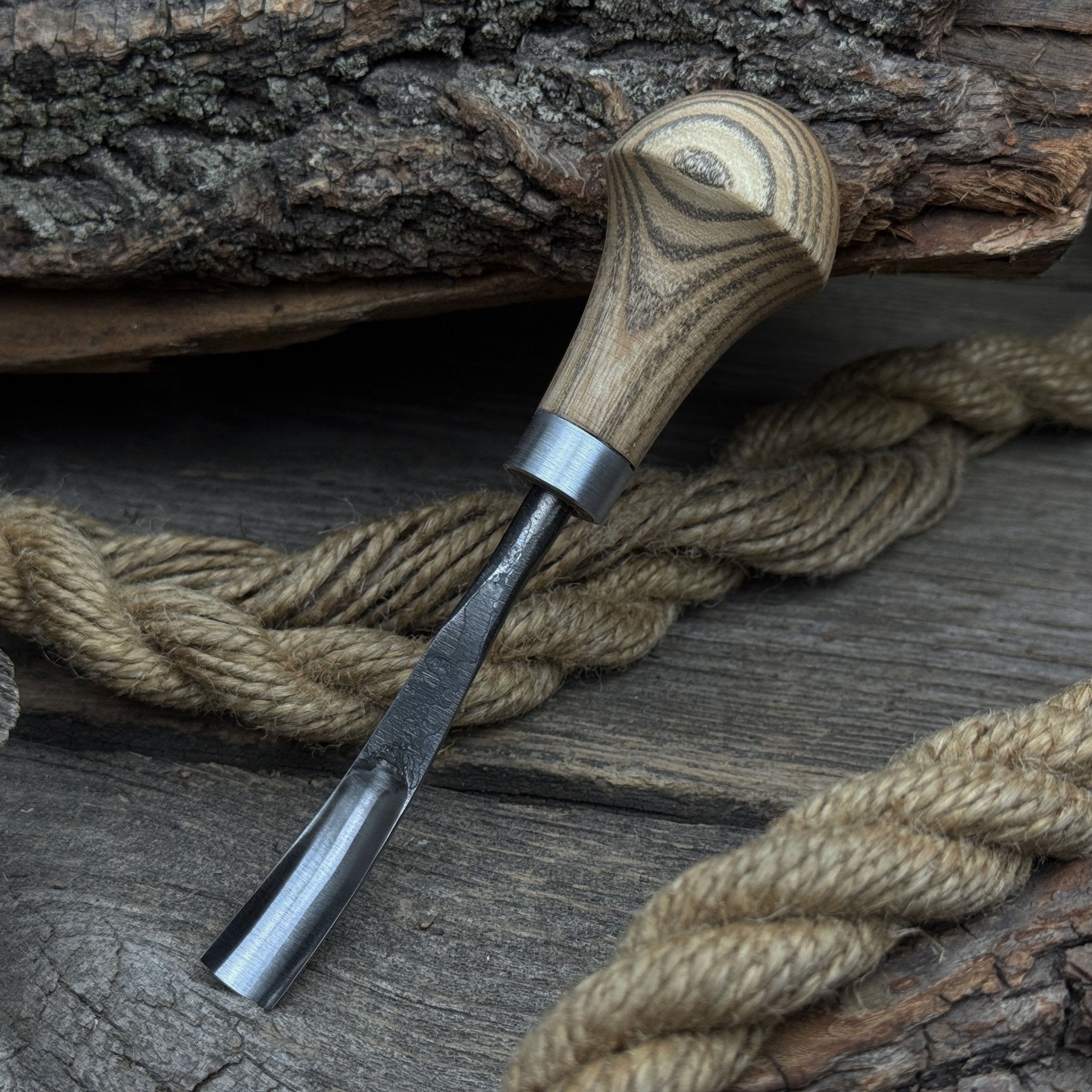 Bent Carving Gouge with Palm Handle – 8 mm / 12 mm (0.31 / 0.47 inches) - 8