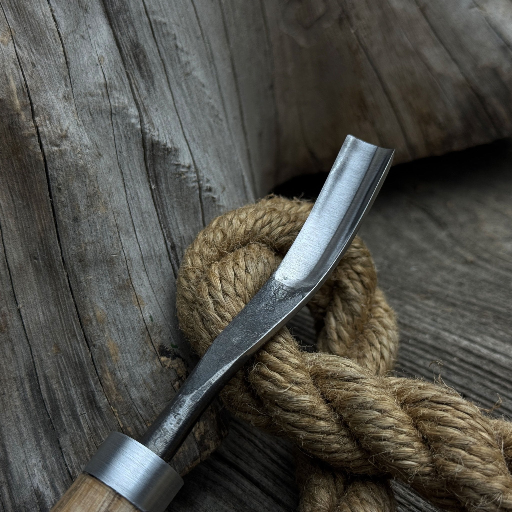 Bent Carving Gouge with Palm Handle – 8 mm / 12 mm (0.31 / 0.47 inches) - 4