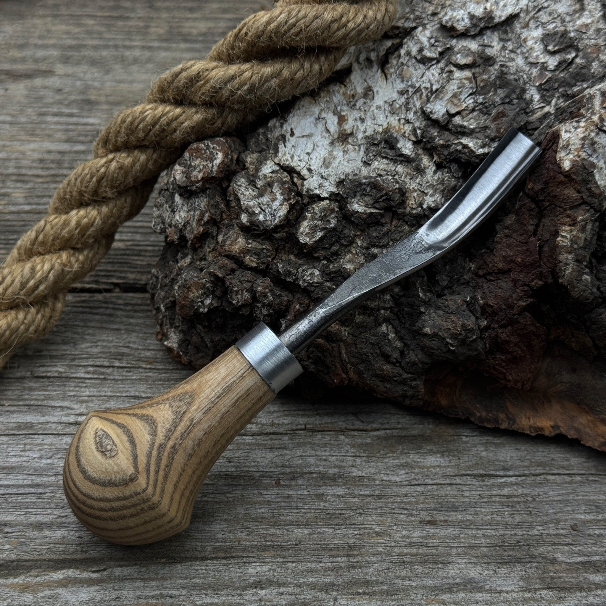 Bent Carving Gouge with Palm Handle – 8 mm / 12 mm (0.31 / 0.47 inches) - 1