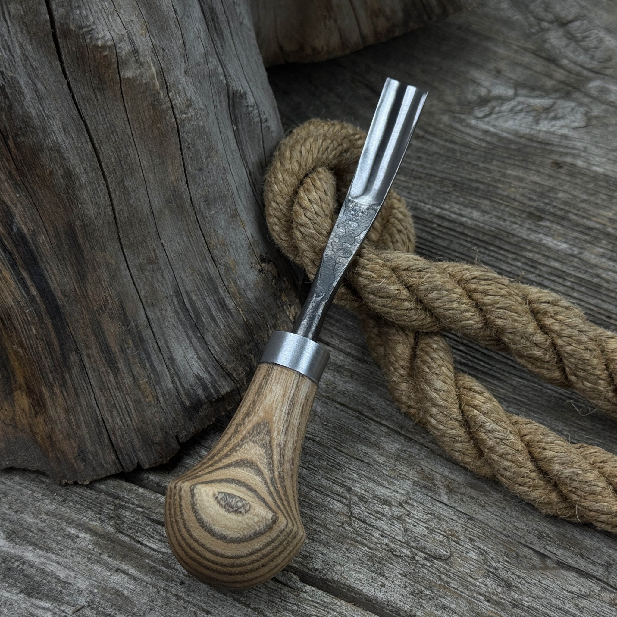 Bent Carving Gouge with Palm Handle – 8 mm / 12 mm (0.31 / 0.47 inches) - 2