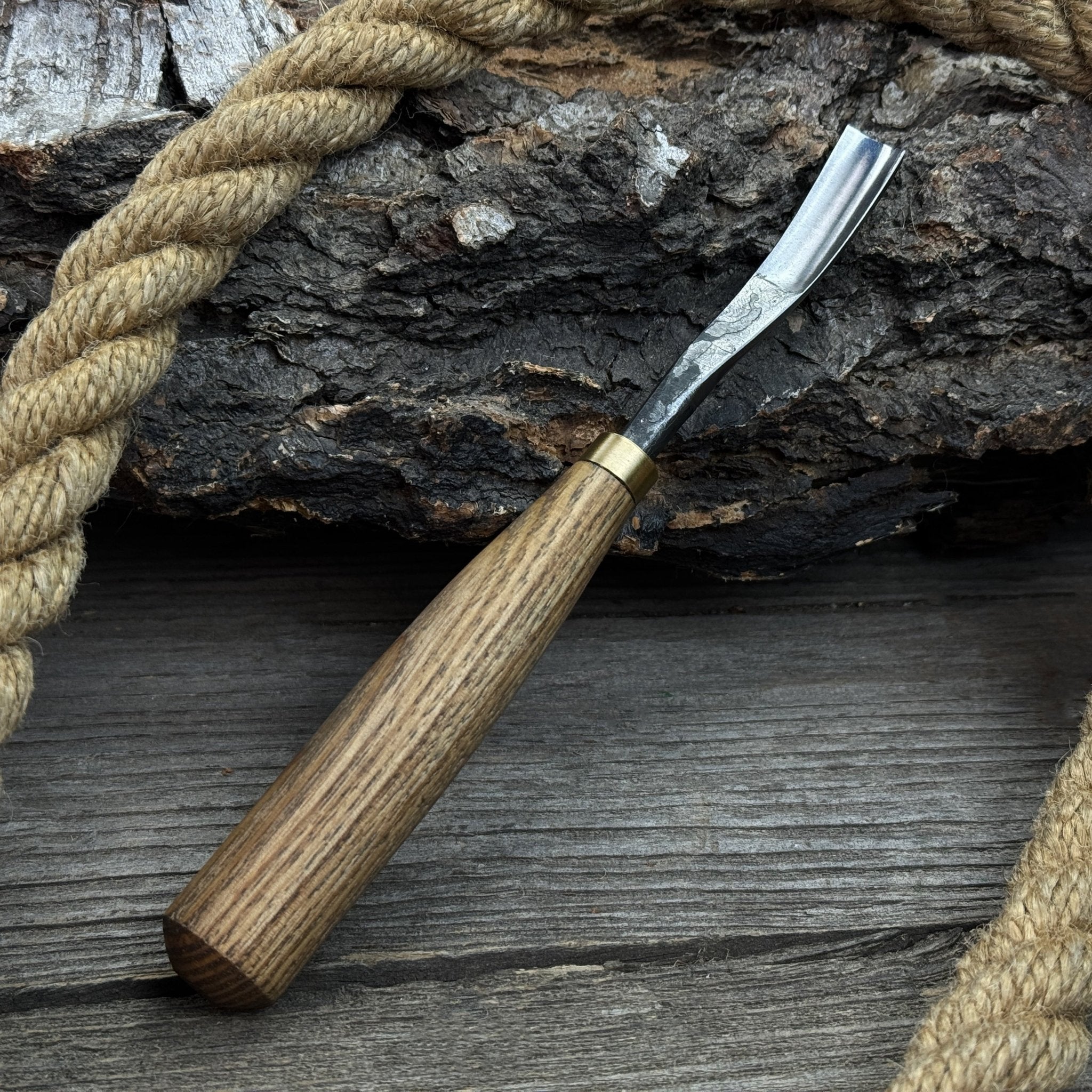 Curved Detail Carving Gouge – 8 mm / 12 mm (0.31 / 0.47 inches) - 3