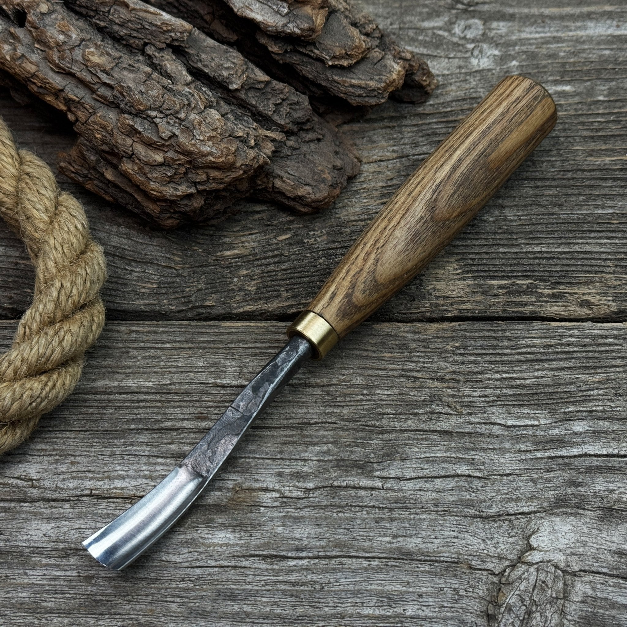 Curved Detail Carving Gouge – 8 mm / 12 mm (0.31 / 0.47 inches) - 7