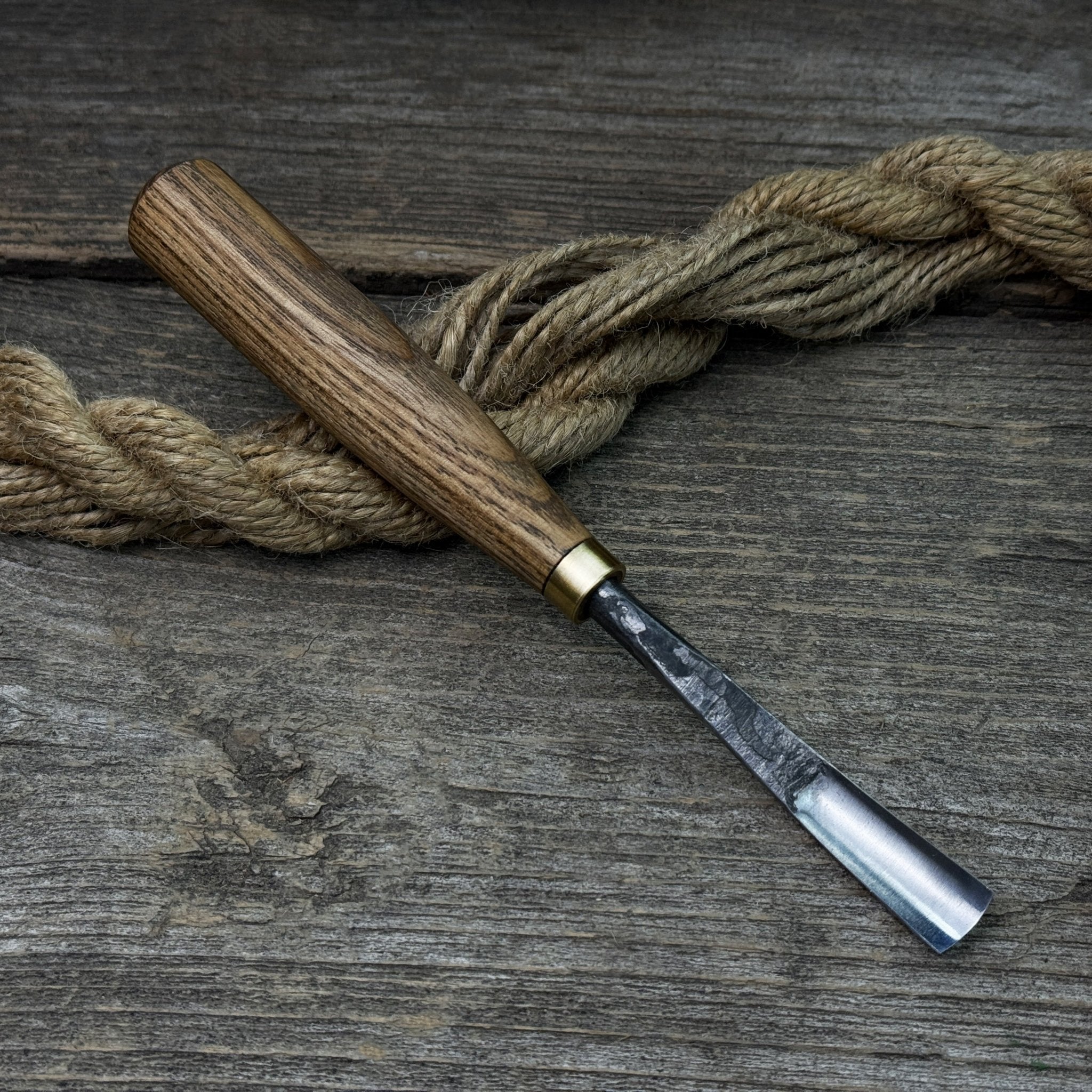 Curved Detail Carving Gouge – 8 mm / 12 mm (0.31 / 0.47 inches) - 6