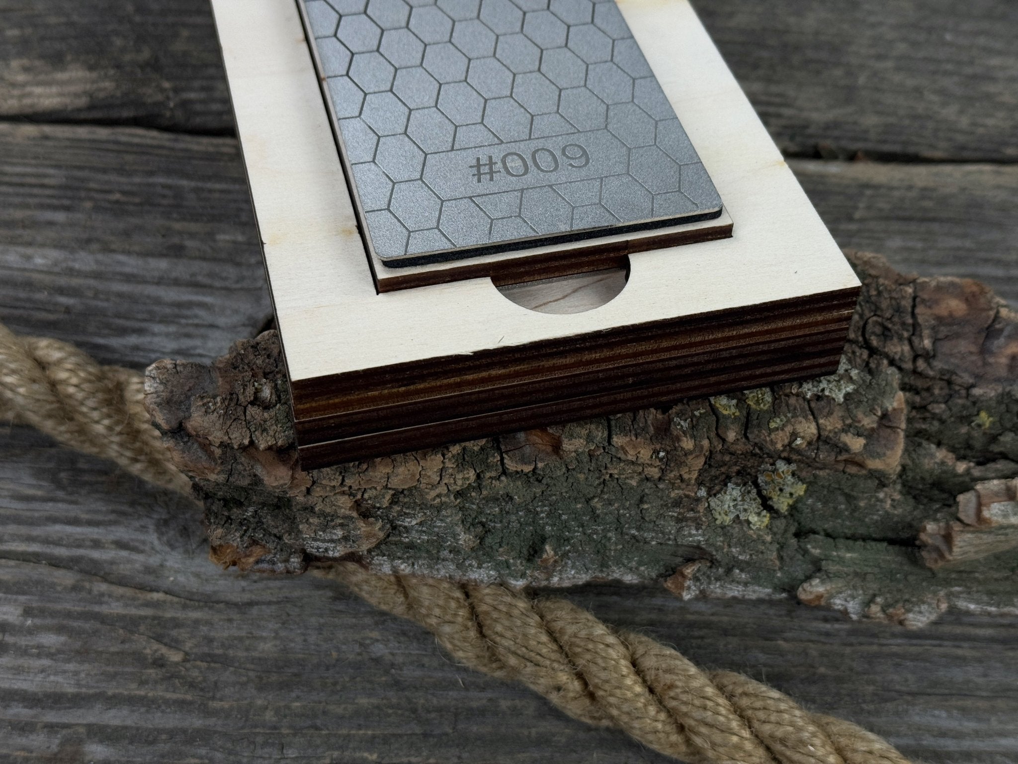 Diamond Sharpening Stone with Wooden Stand – 600 Grit for Knives & Tools - 4