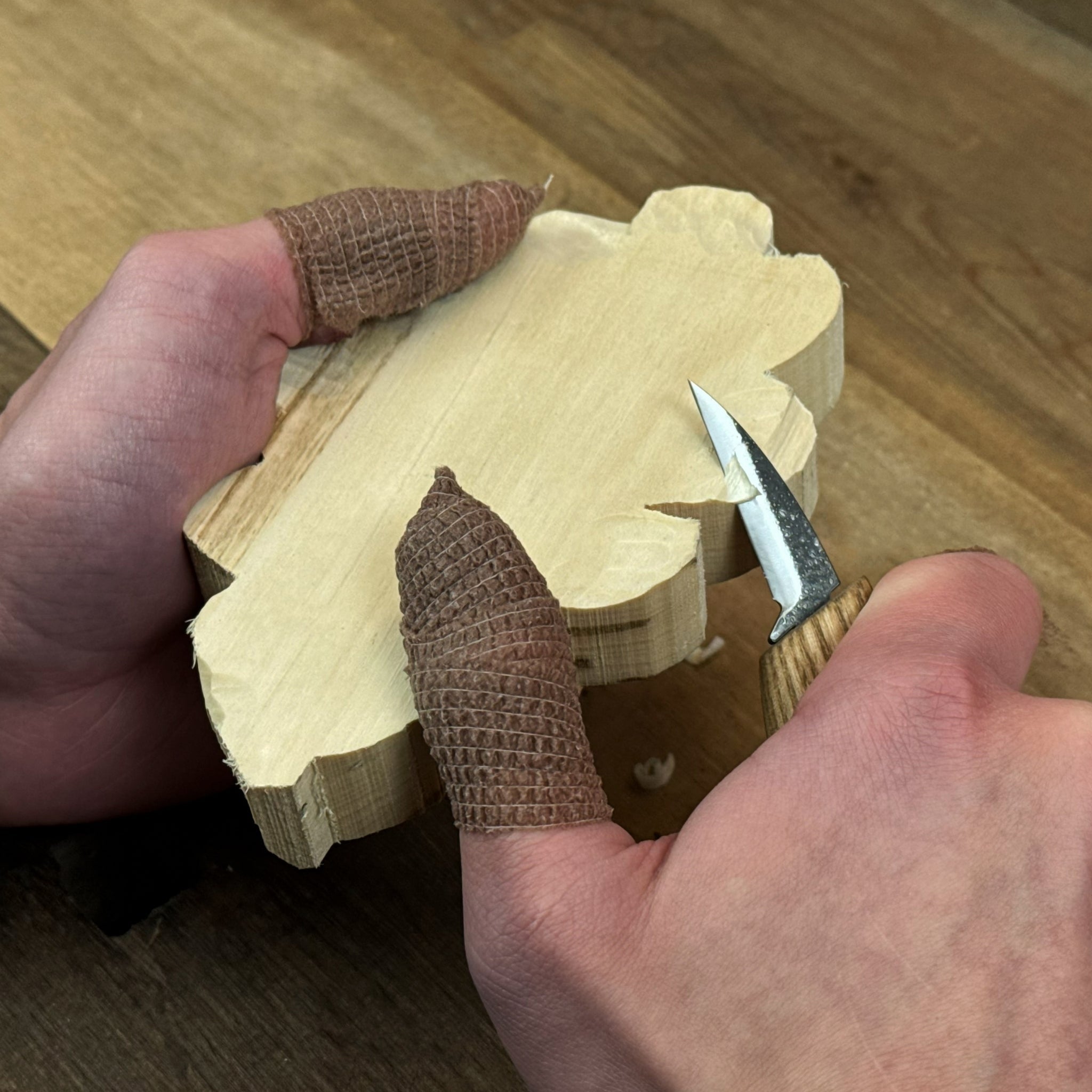 DIY Oak Leaf Carving and Painting Kit - 8