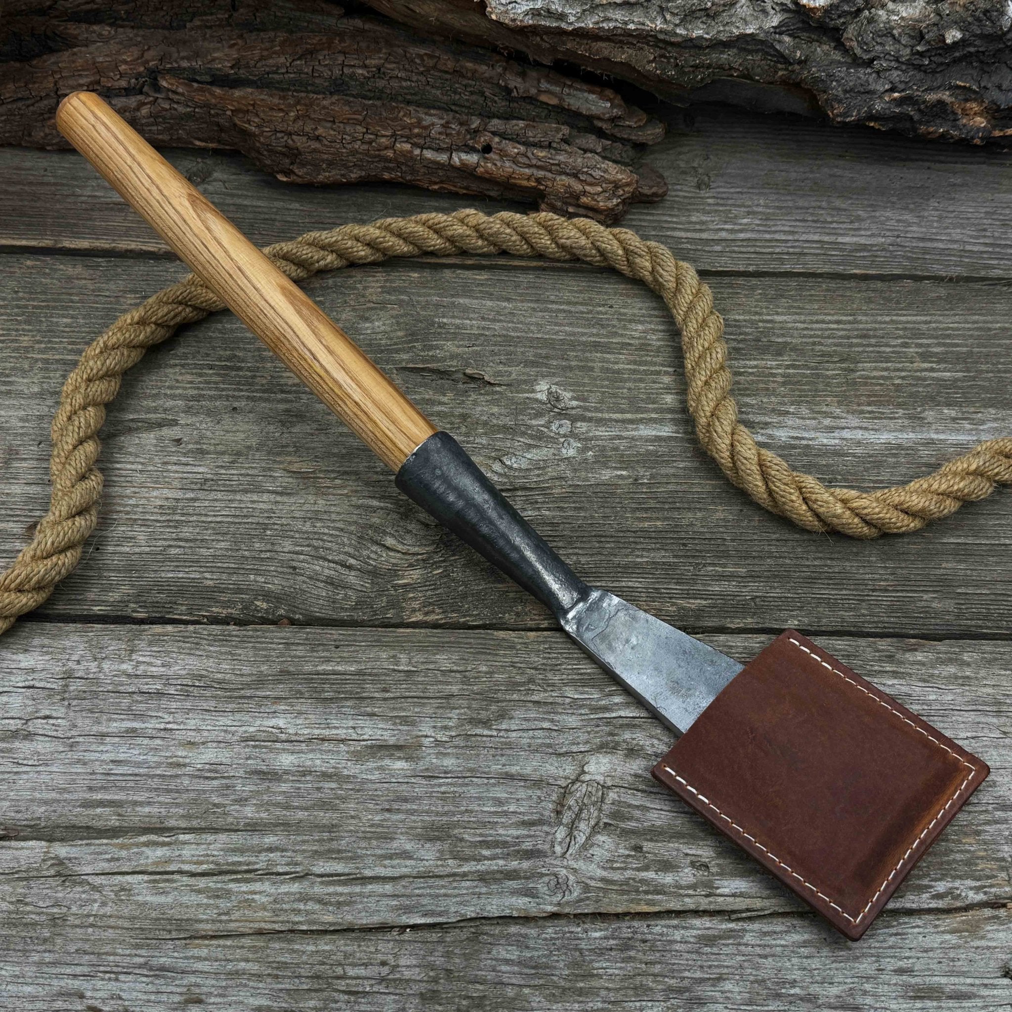 Fishtail Timber Slick Chisel with Angled Handle – 20 to 80 mm (0.8–3.15 Inches) - 2