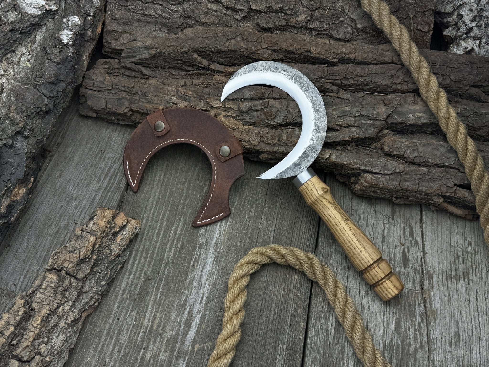 Hand - Forged Athame Ritual Witch Sickle, ⌀ 13 cm (5.12 inches) - 1