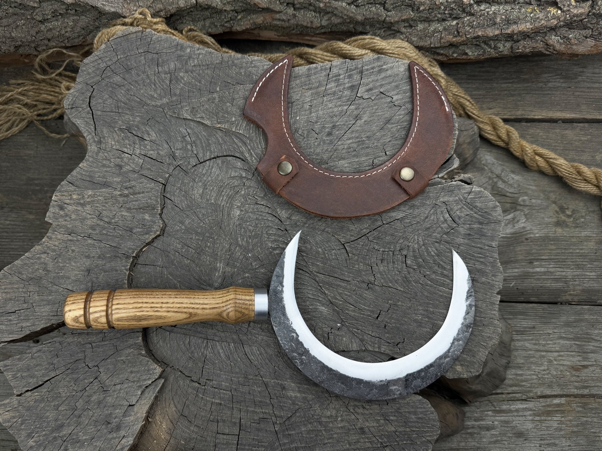 Hand - Forged Athame Ritual Witch Sickle, ⌀16.5 cm (6.5 inches) - 2