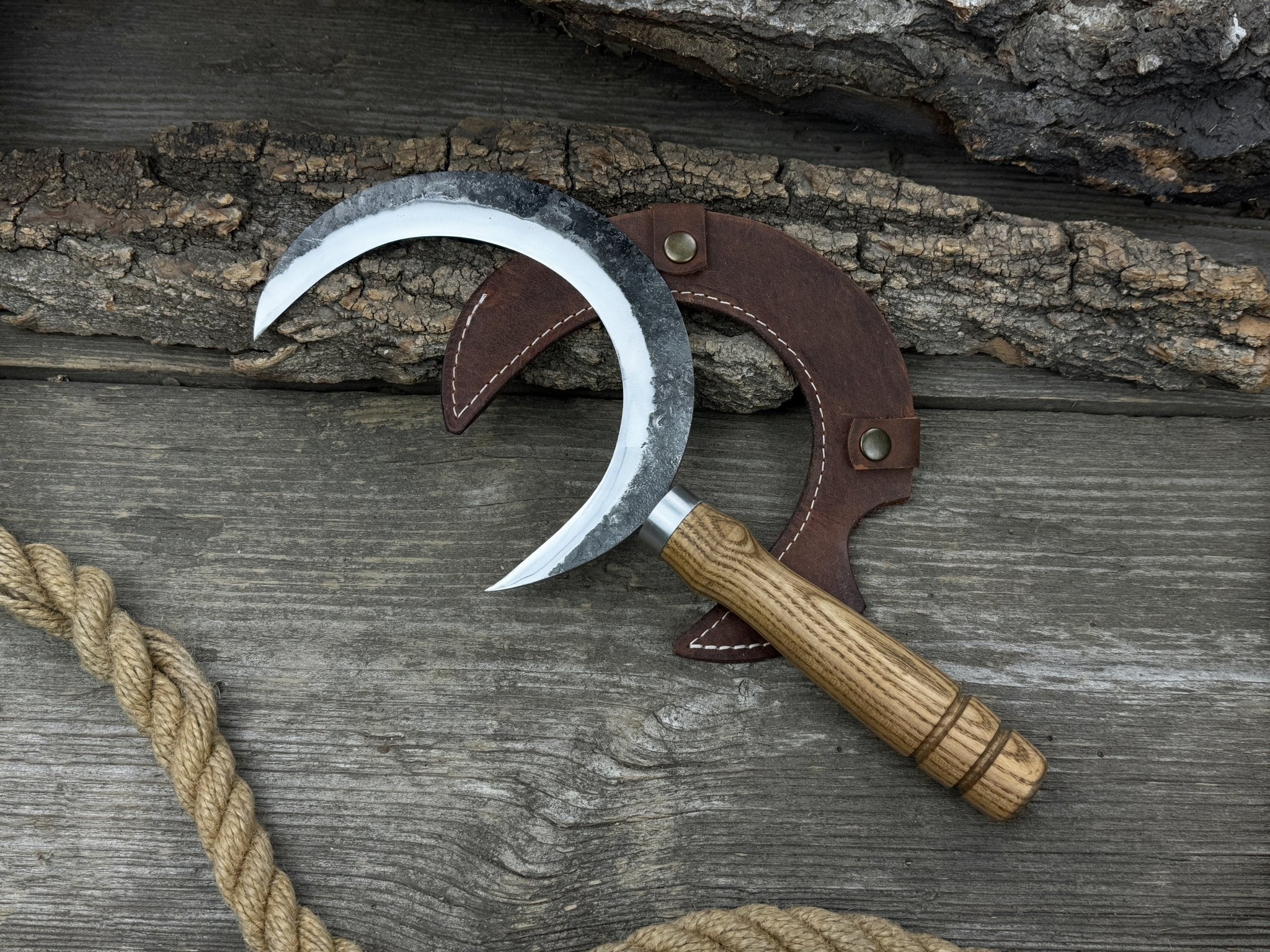 Hand - Forged Athame Ritual Witch Sickle, ⌀16.5 cm (6.5 inches) - 1