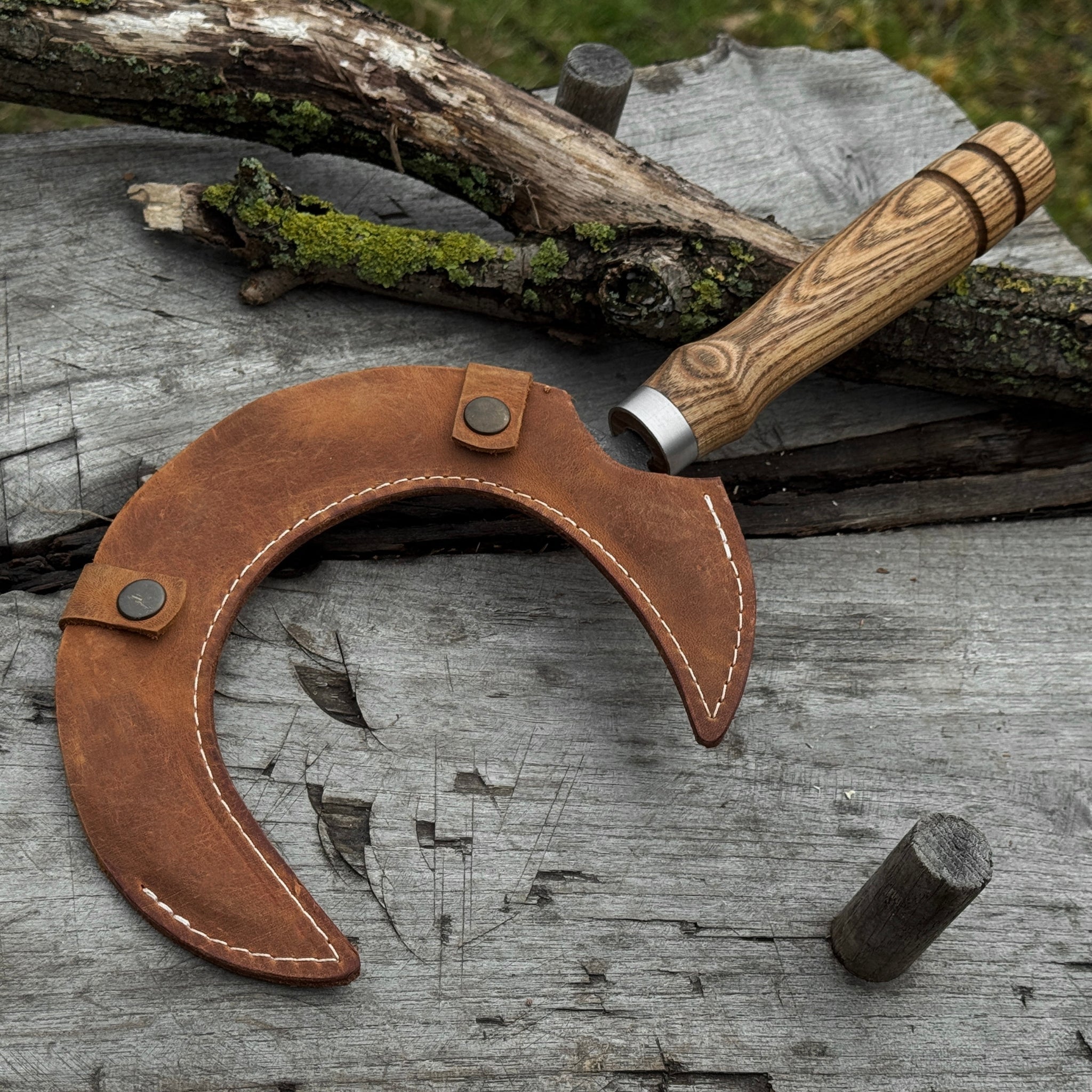 Hand - Forged Athame Ritual Witch Sickle, ⌀16.5 cm (6.5 inches) - 16