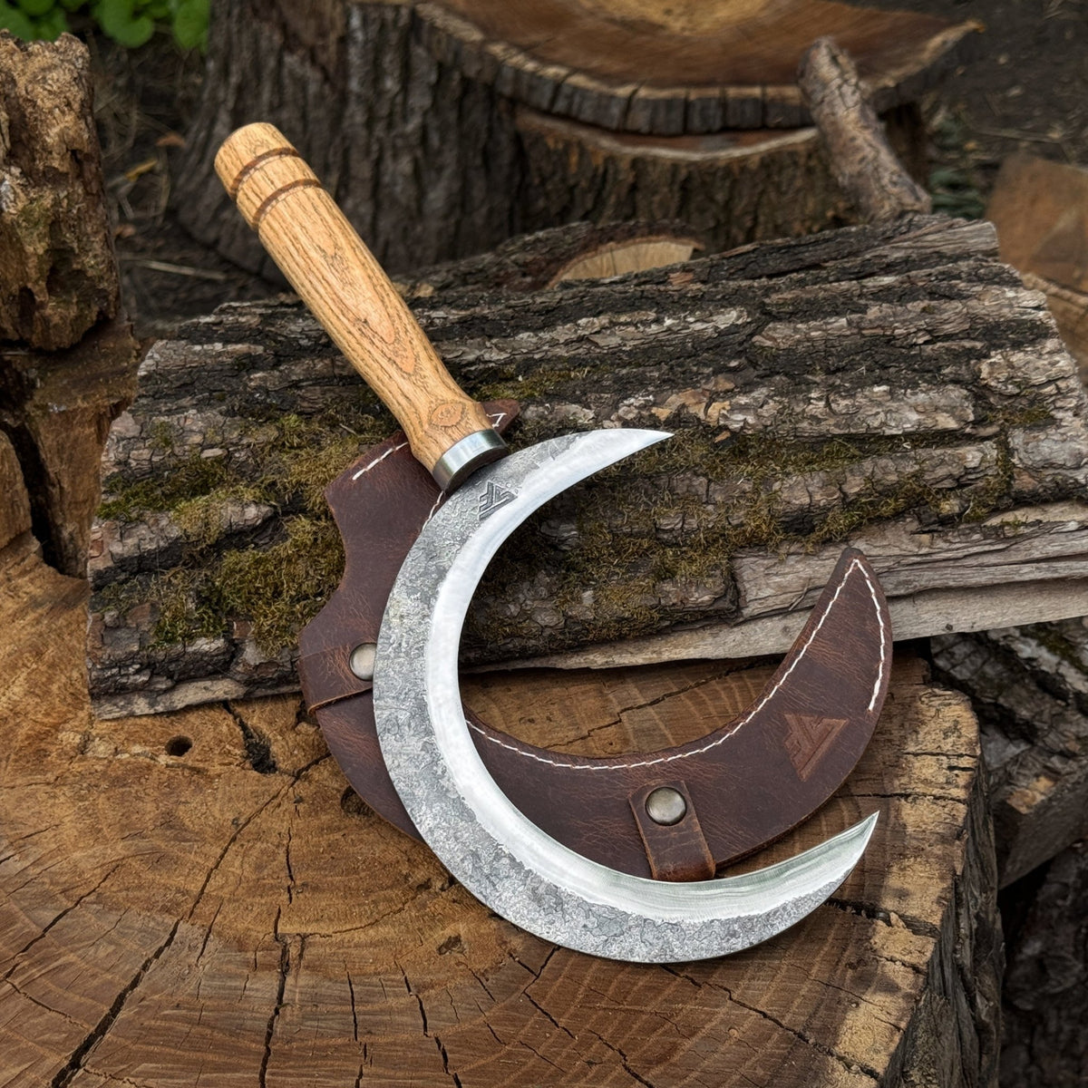 Hand-Forged Athame Ritual Witch Sickle, ⌀16.5 cm (6.5 inches) - 1