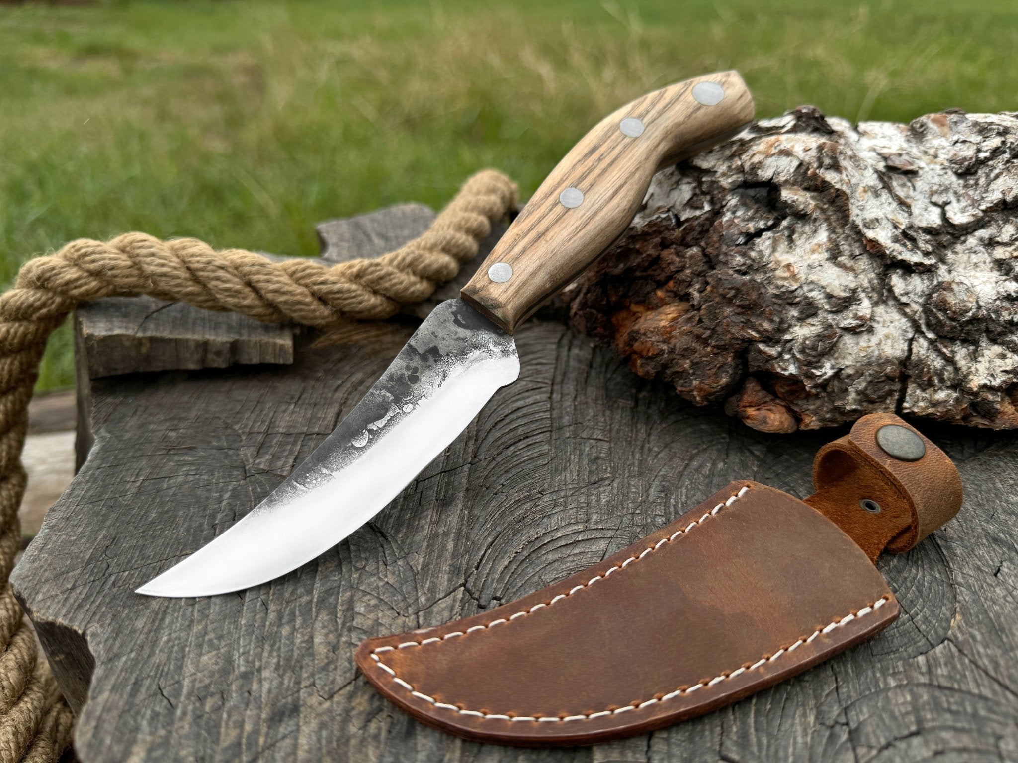 Hand - Forged Bushcraft Knife, 10 cm (3.9 inches) with leather sheath - 1