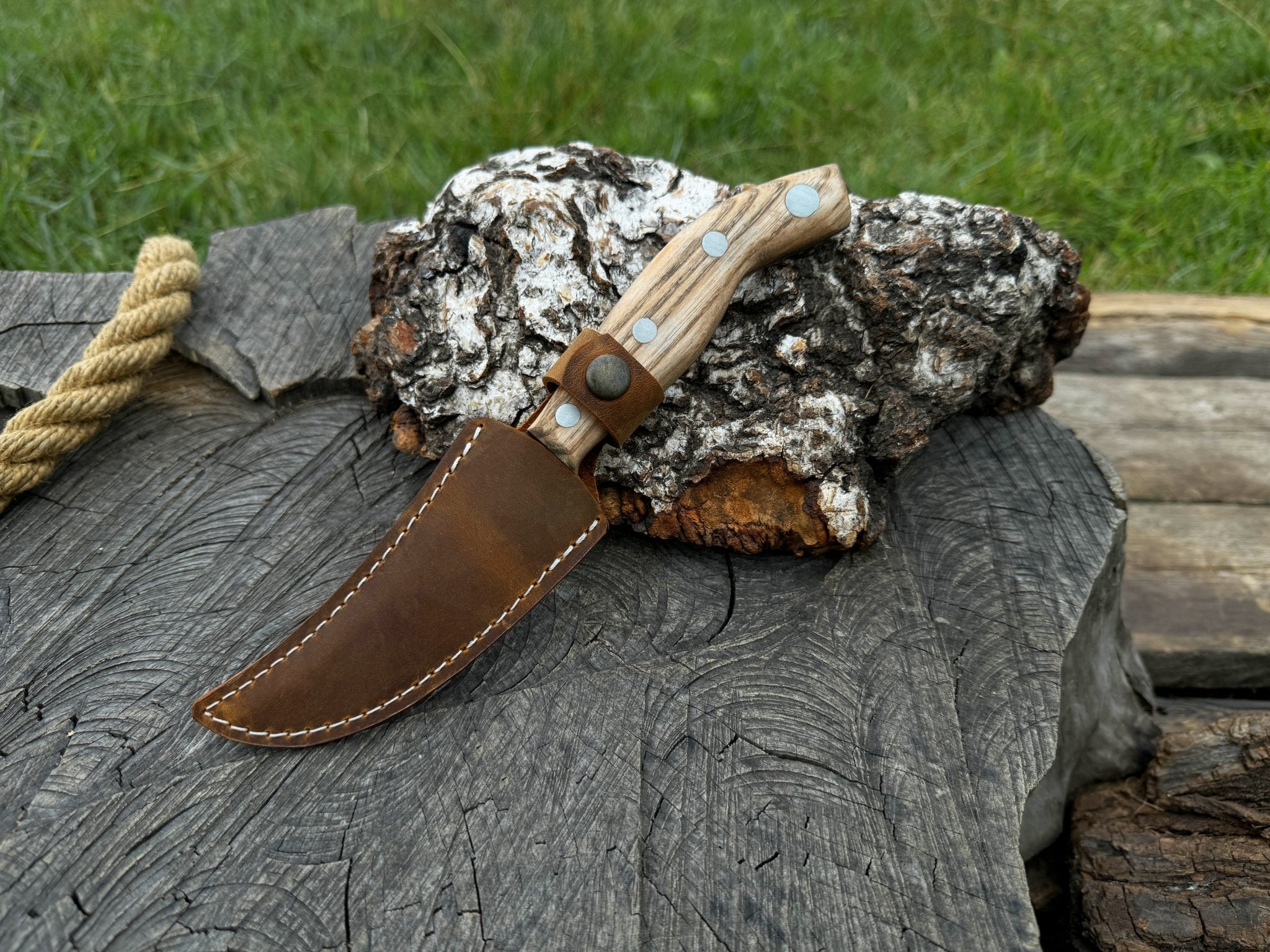 Hand - Forged Bushcraft Knife, 10 cm (3.9 inches) with leather sheath - 2