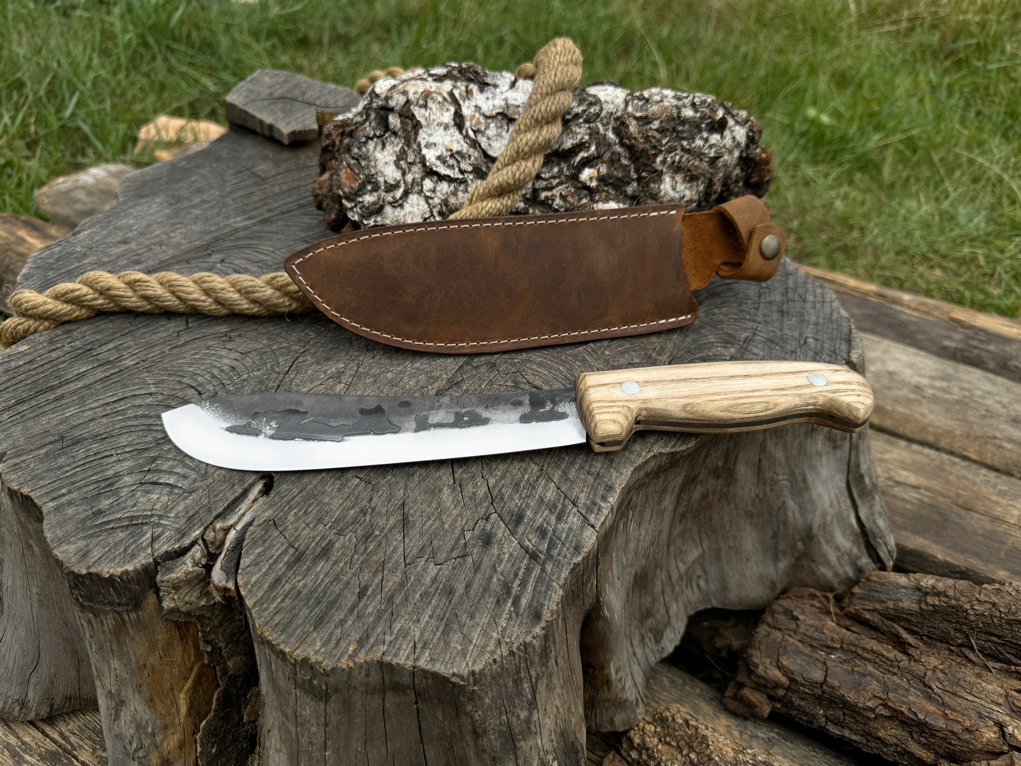 Hand - Forged Bushcraft Knife, 17 cm (6.7 inches) with leather sheath - 8