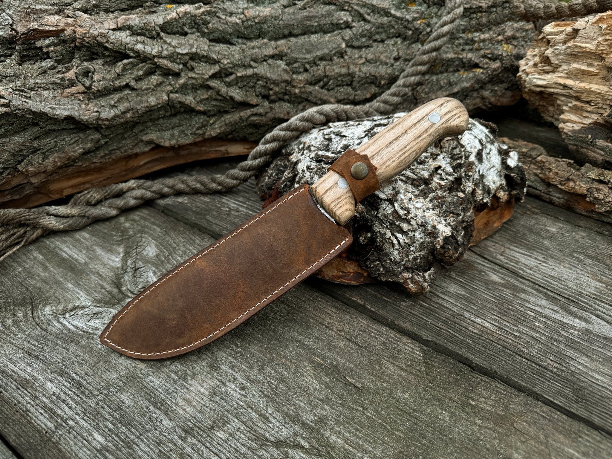 Hand - Forged Bushcraft Knife, 17 cm (6.7 inches) with leather sheath - 2