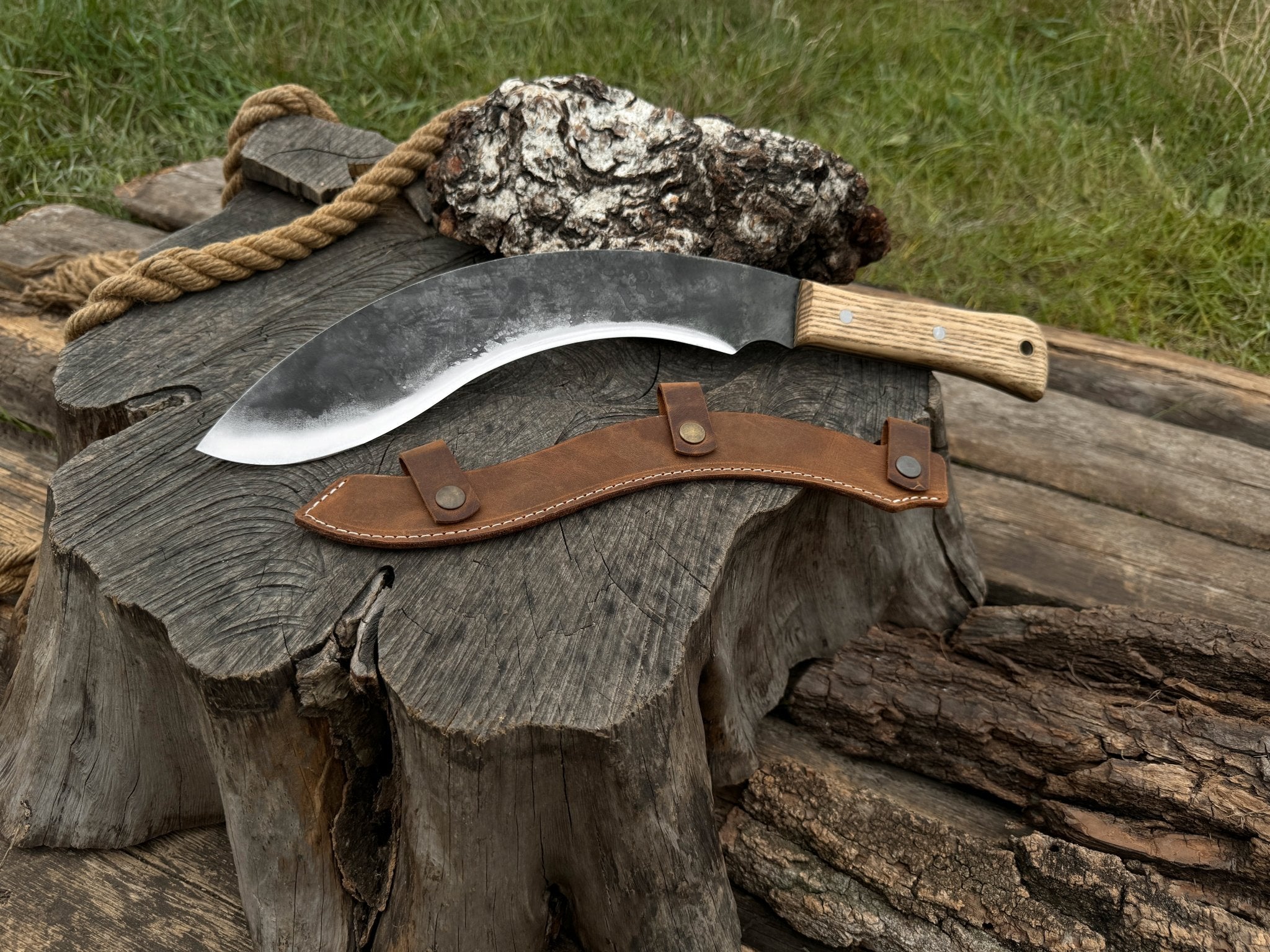 Hand - Forged Bushcraft Knife, 25 cm (9.8 inches) with leather sheath - 5