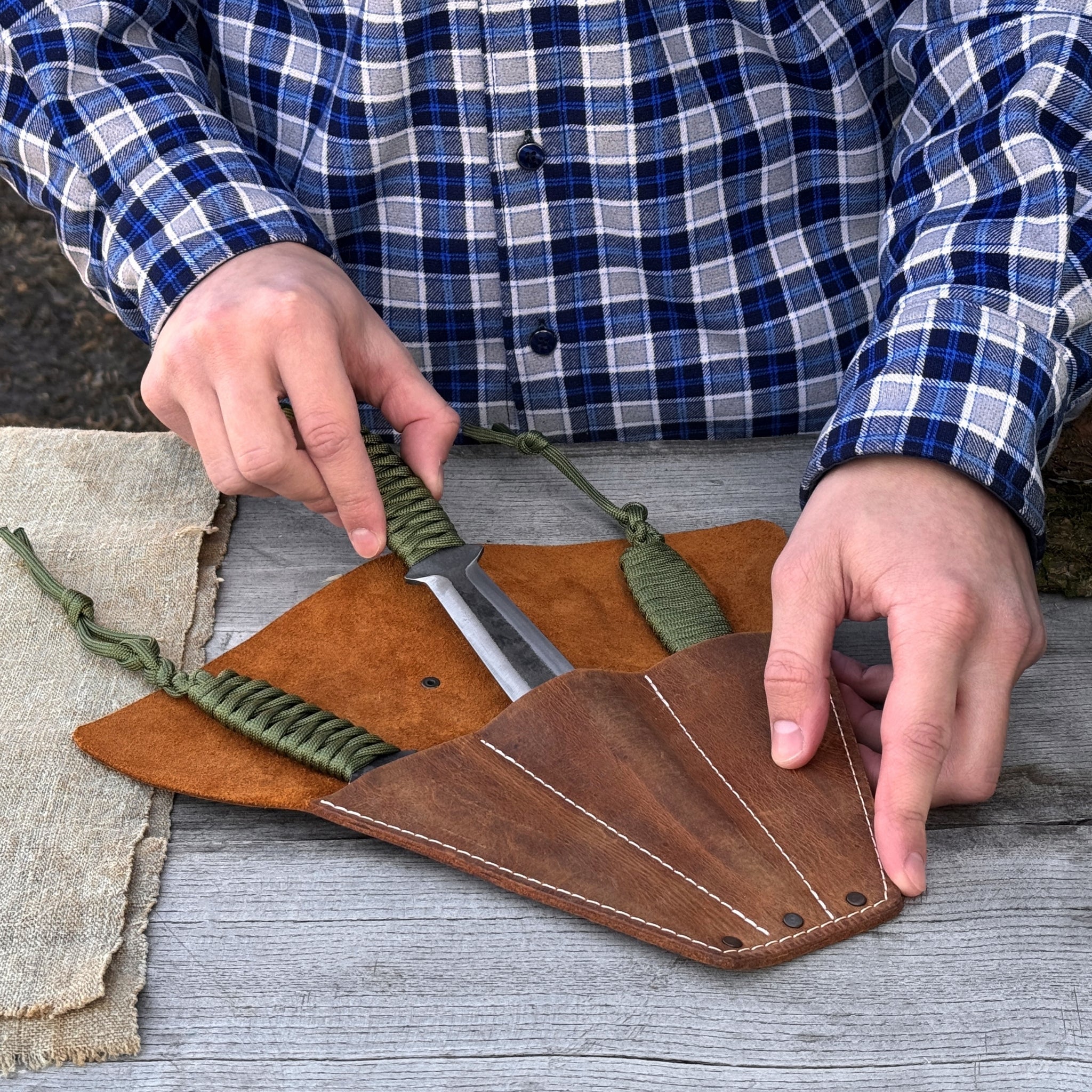 Leather Case for 3 Throwing Knives - 9