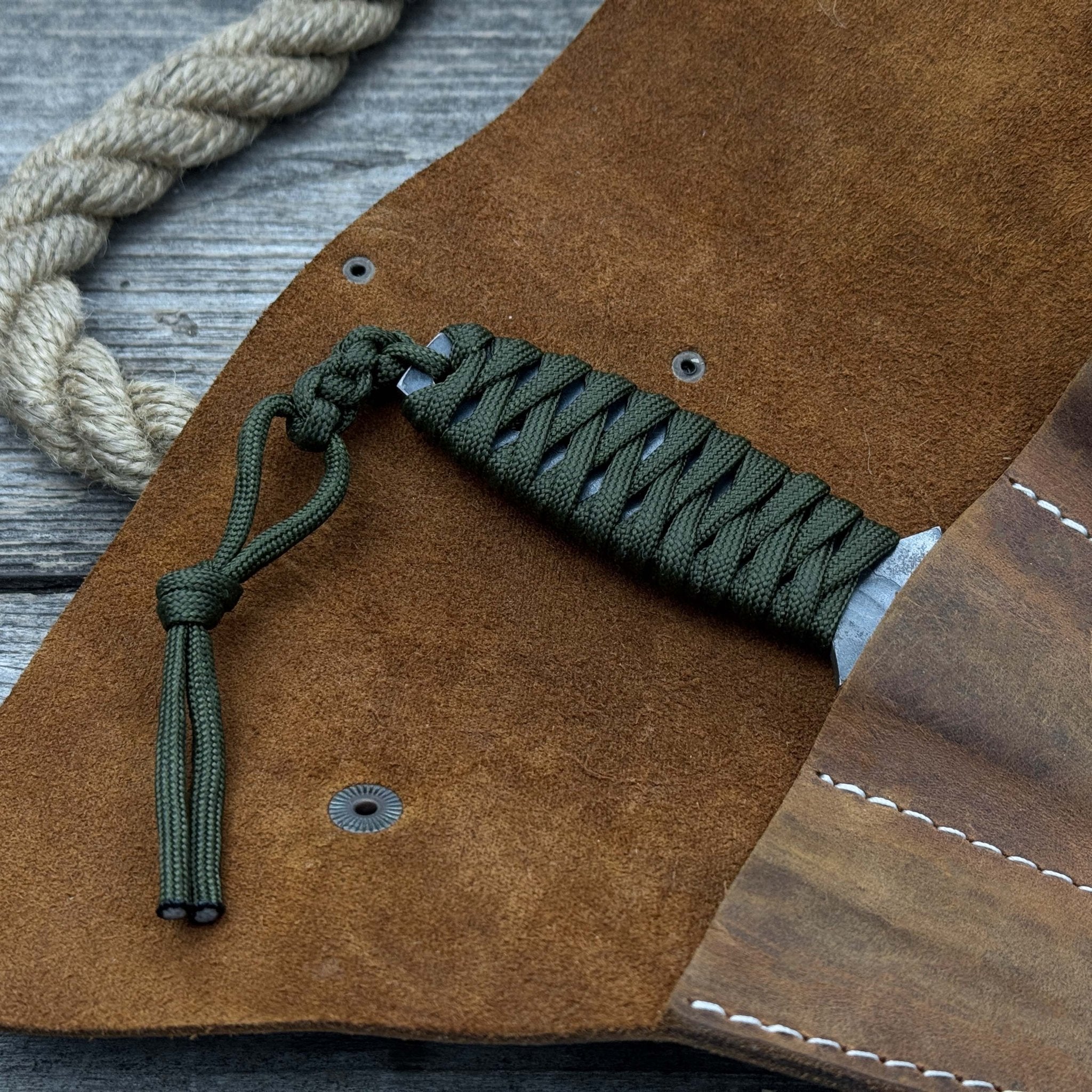 Leather Case for 3 Throwing Knives - 6