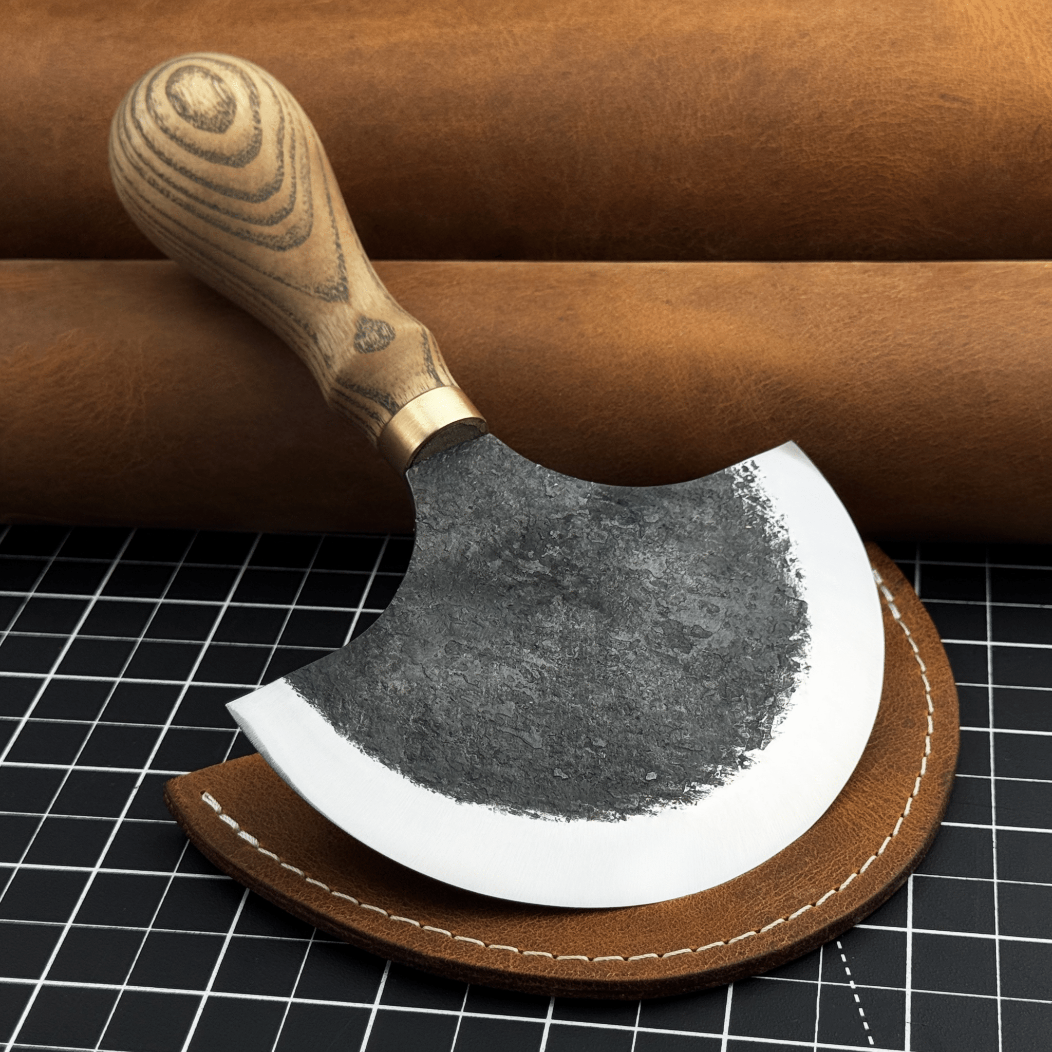 Leather Round (Half Moon) Knife, 10.5 cm (4.1 inches) - 1