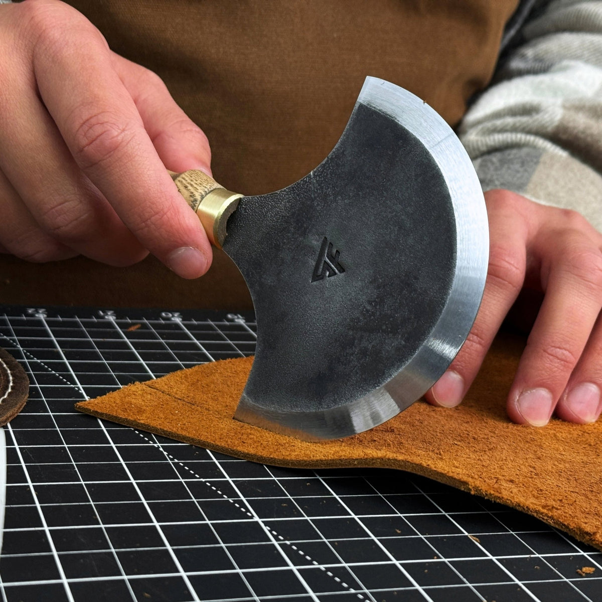 Leather Round (Half Moon) Knife, 10.5 cm (4.1 inches) - 5