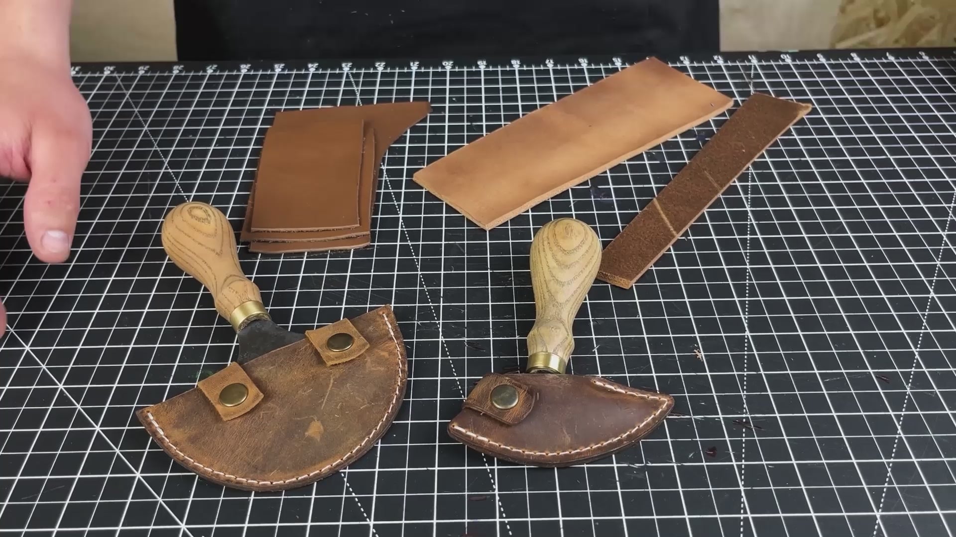 2-Piece Rounded Leather Knife Set