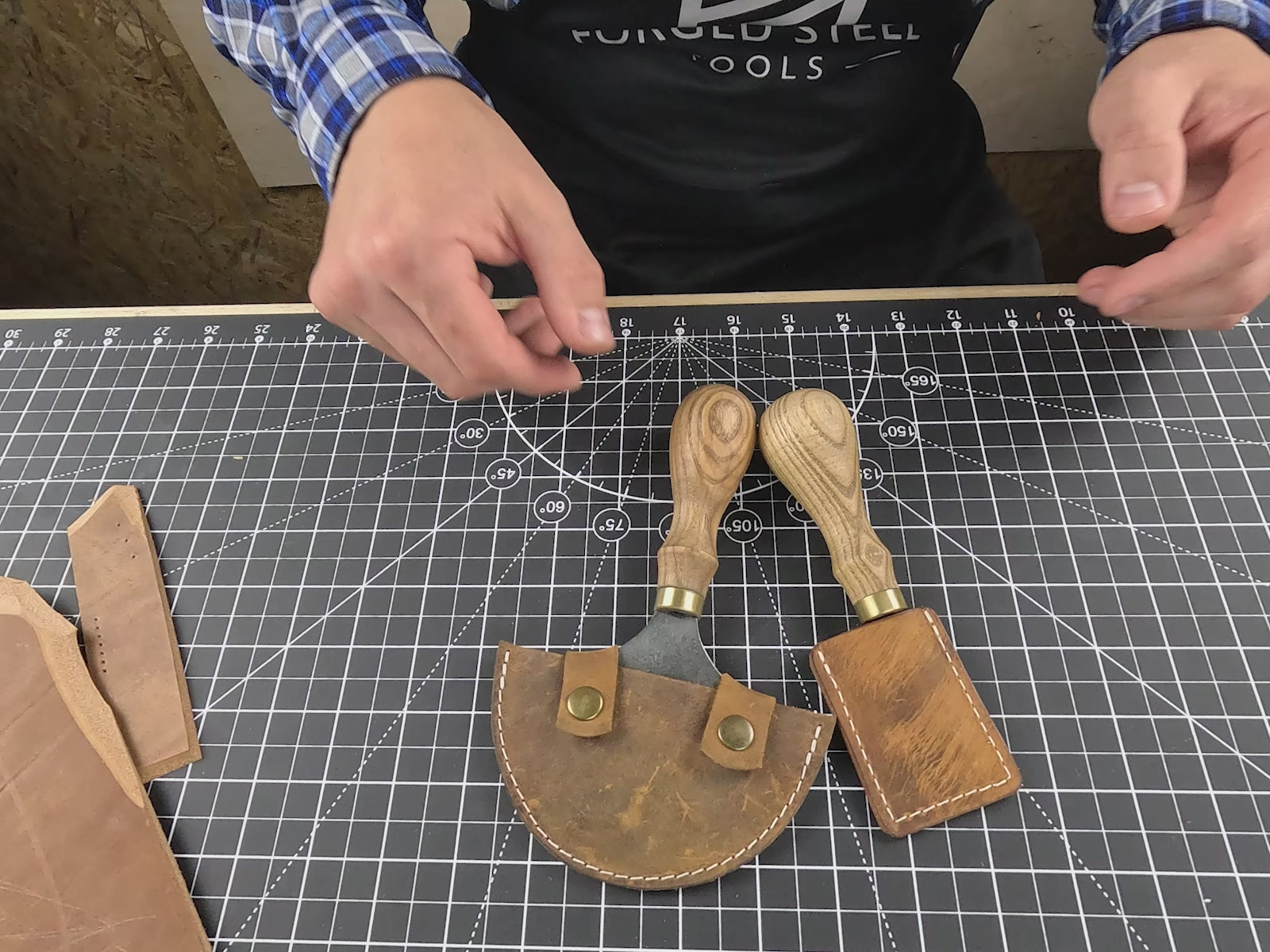 Ensemble de couteaux en cuir arrondi et droit forgés à la main, 2 pièces
