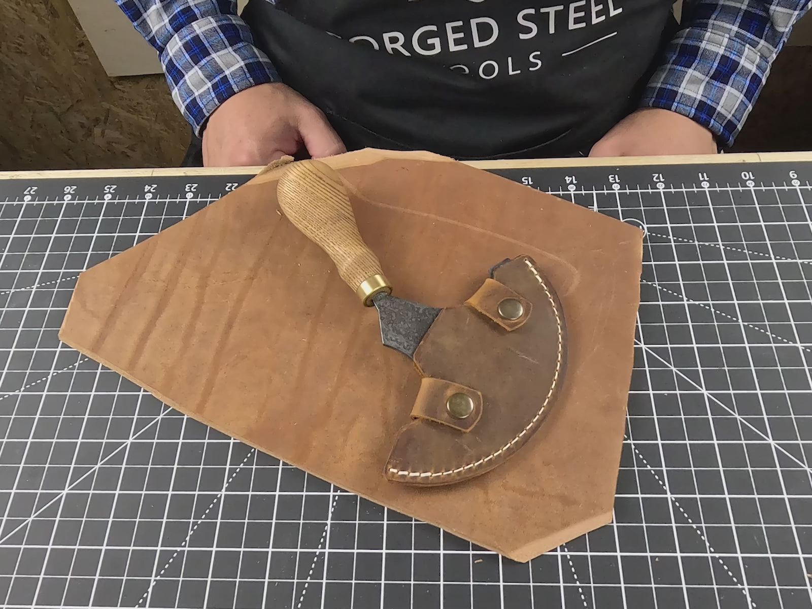 Enthäutungsmesser. Rundes Ledermesser. Halbrundes Ledermesser.