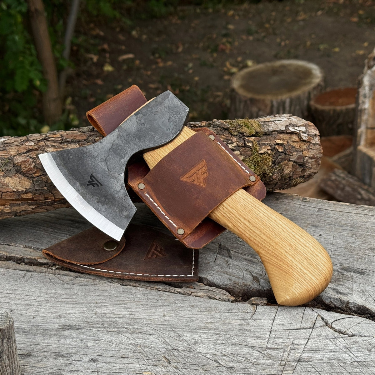 Small Carving Axe with Belt Loop, 0.47 kg (1 lb) - 1