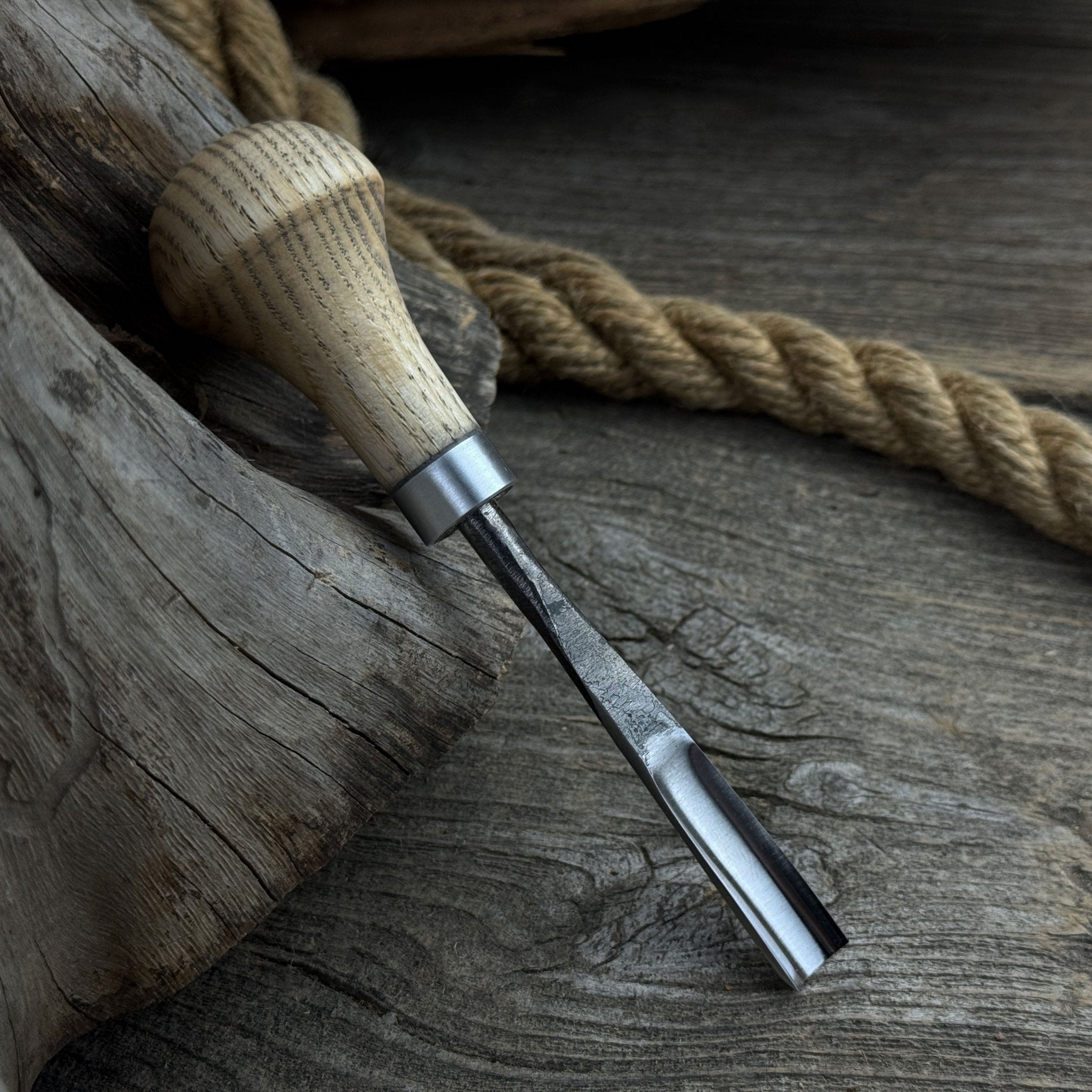Straight Carving Gouge with Palm Handle, 5 - 12 mm (0.20 - 0.47 inches) - 8