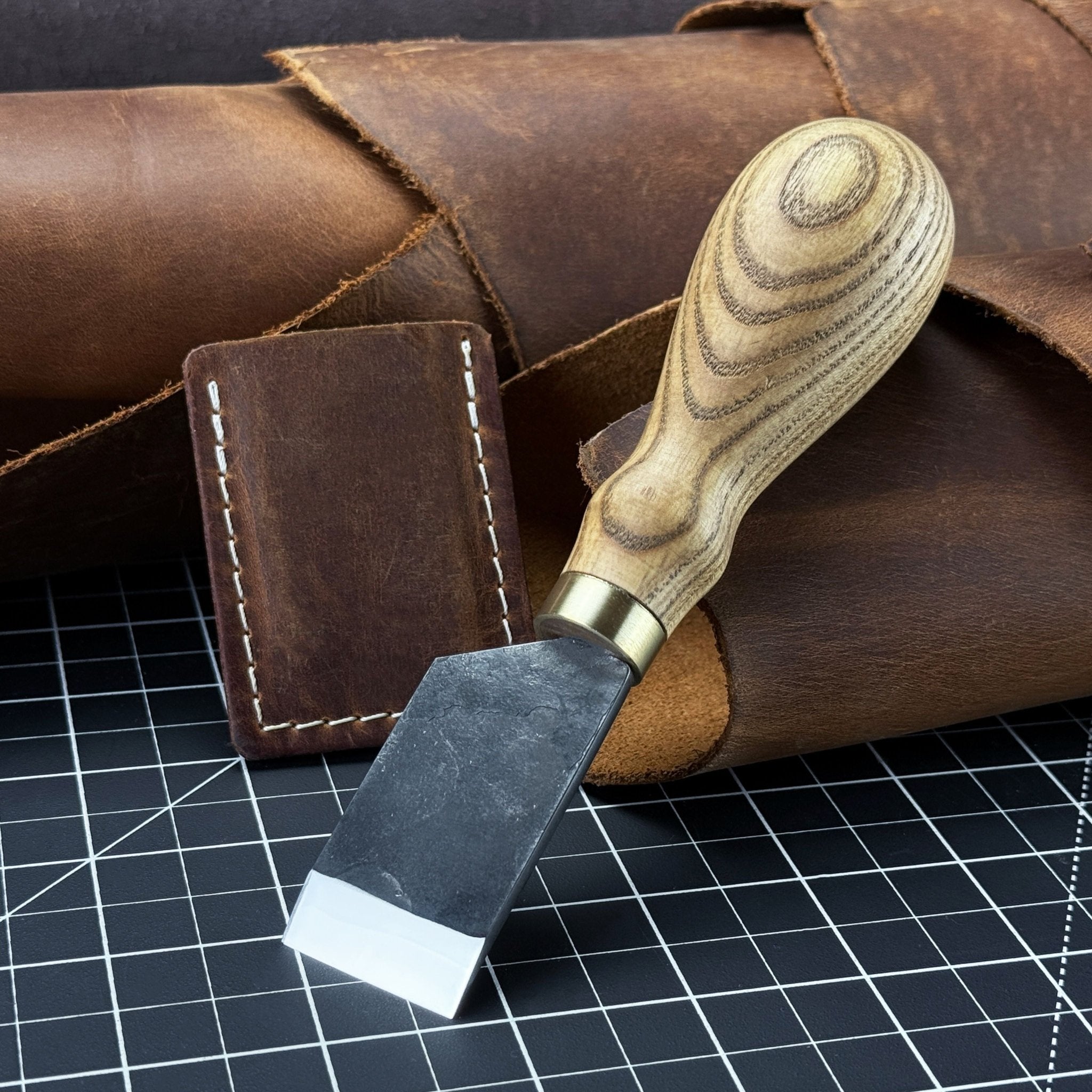 Straight Leather Skiving Knife, 3 cm (1.18 inches) - 1