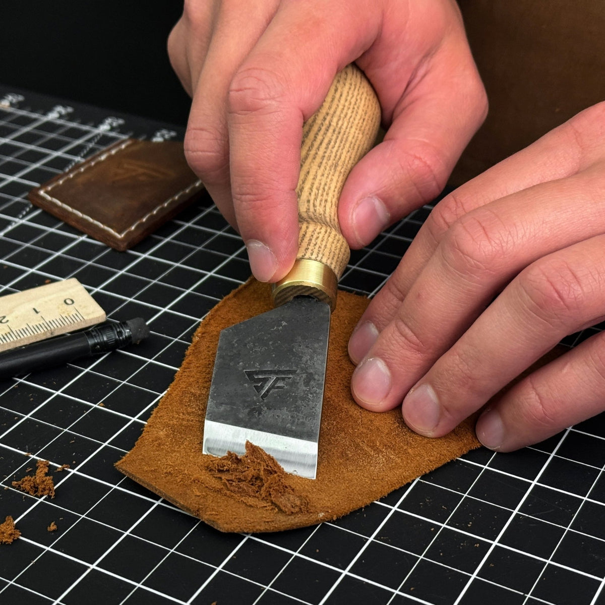 2-Piece Rounded and Angled Leather Knife Set - 4