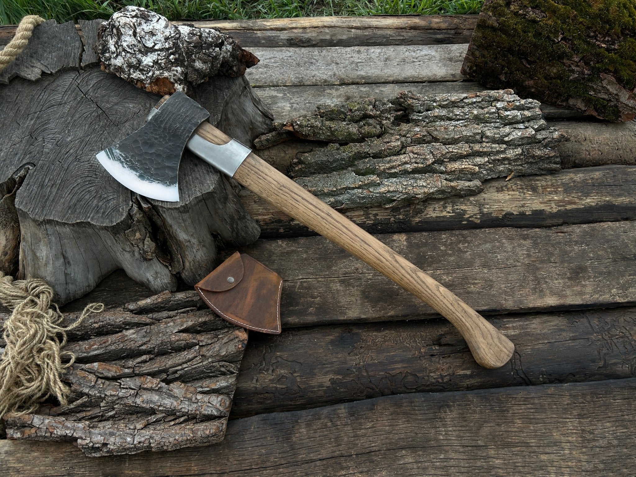 27.5" Hand - Forged Wood Chopping Axe, 2.1 kg (4.5 Ibs) - 1