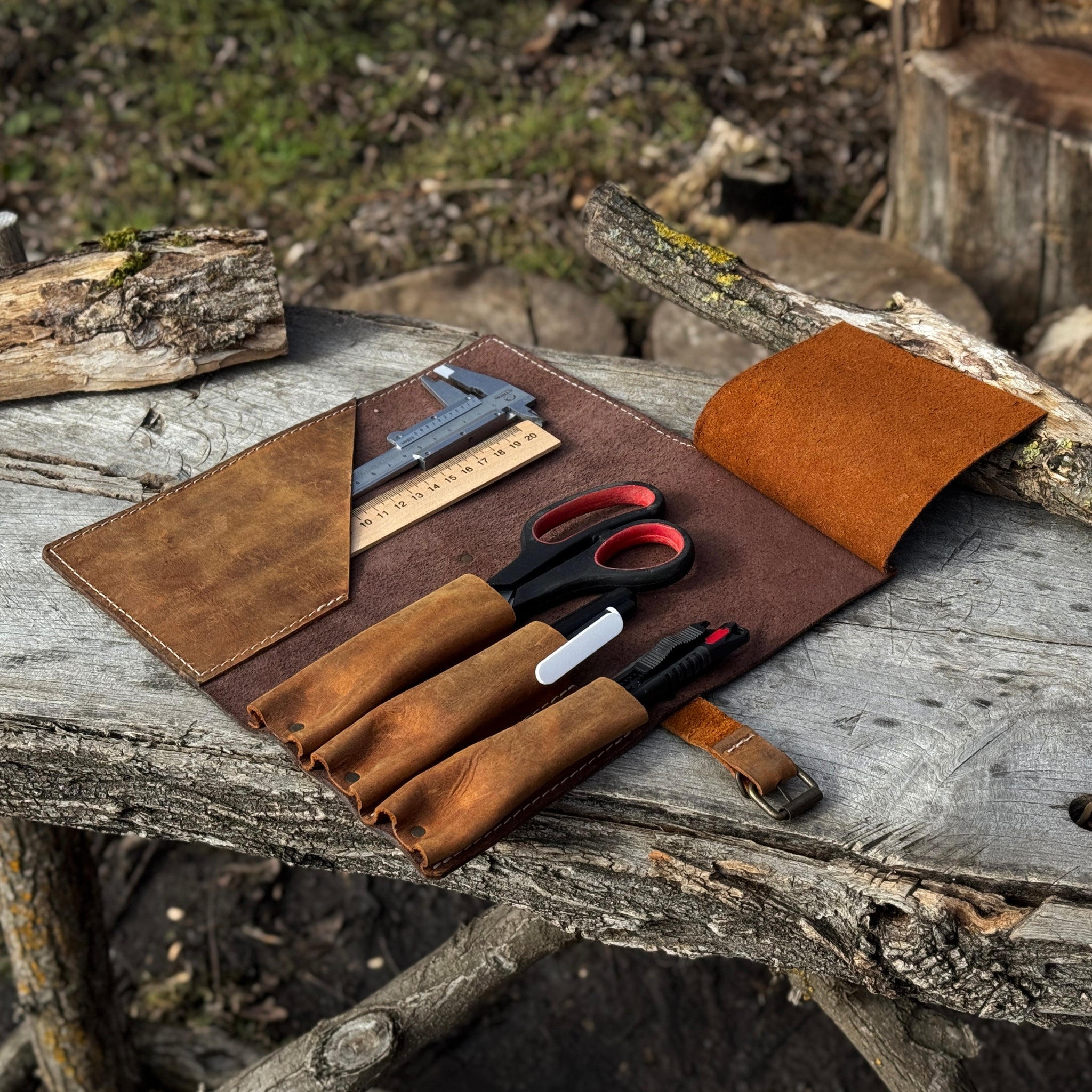 4 Pocket Leather Tool Roll for Carving Tools - 1