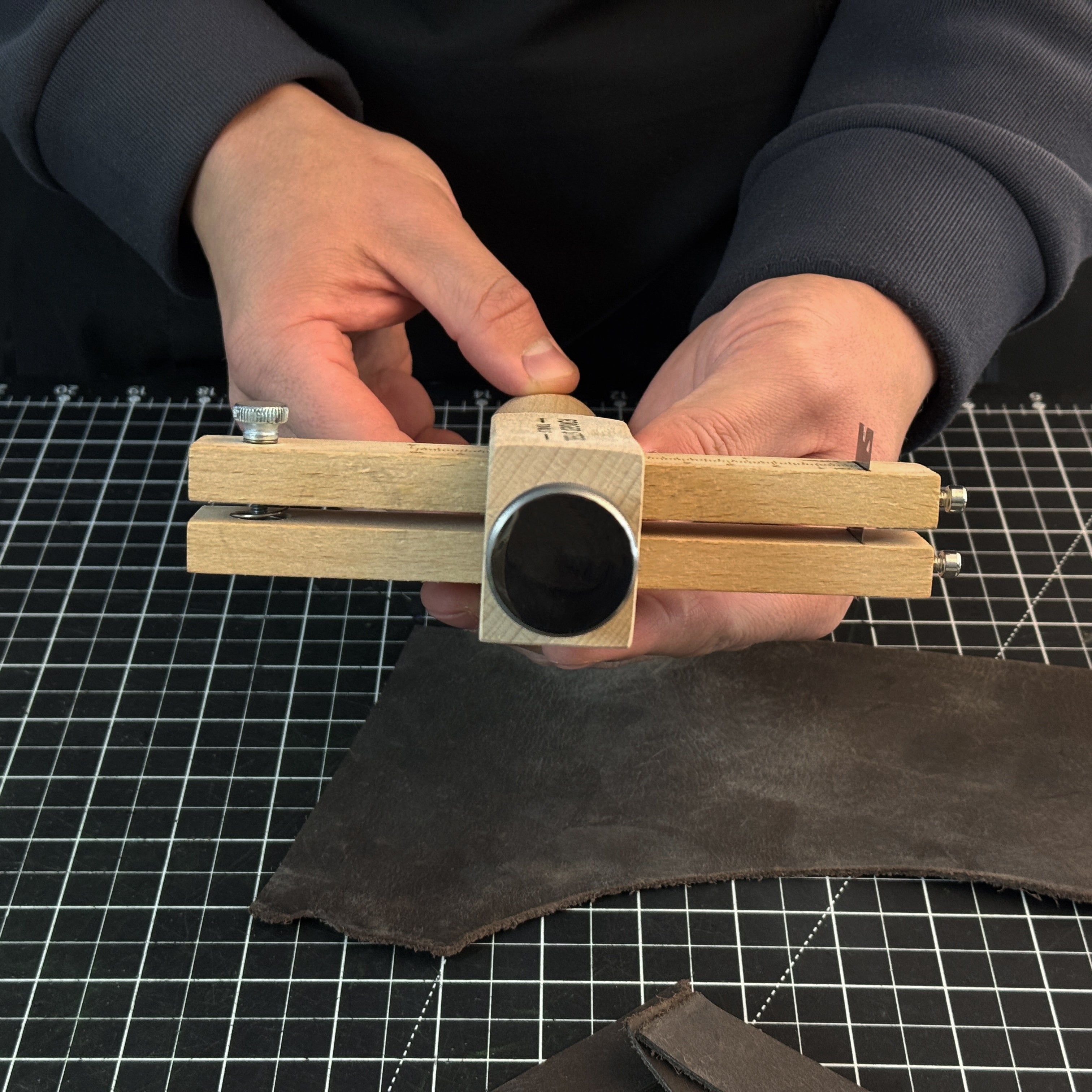 Verstellbarer Lederriemen &amp; Gürtelschneider