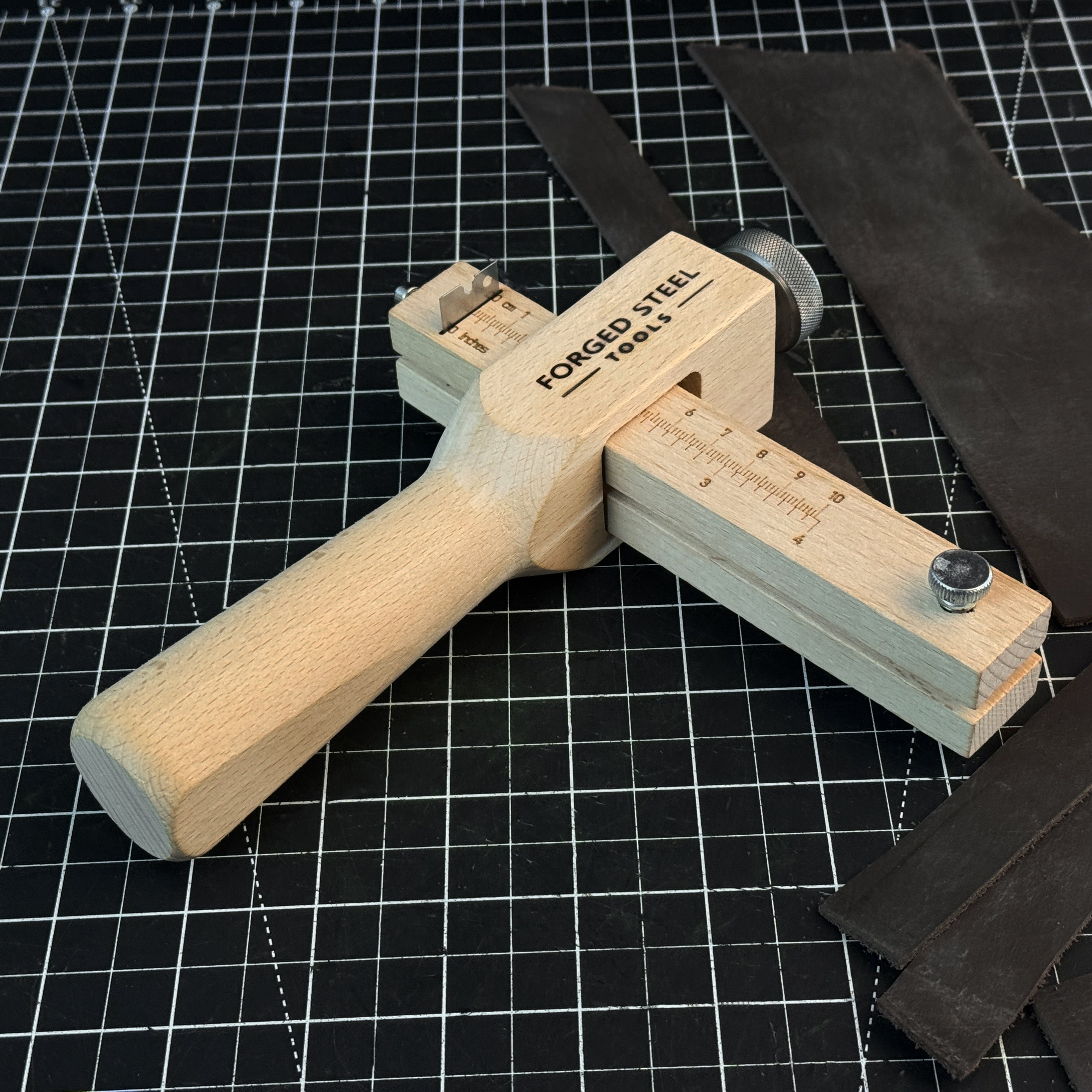 Verstellbarer Lederriemen &amp; Gürtelschneider