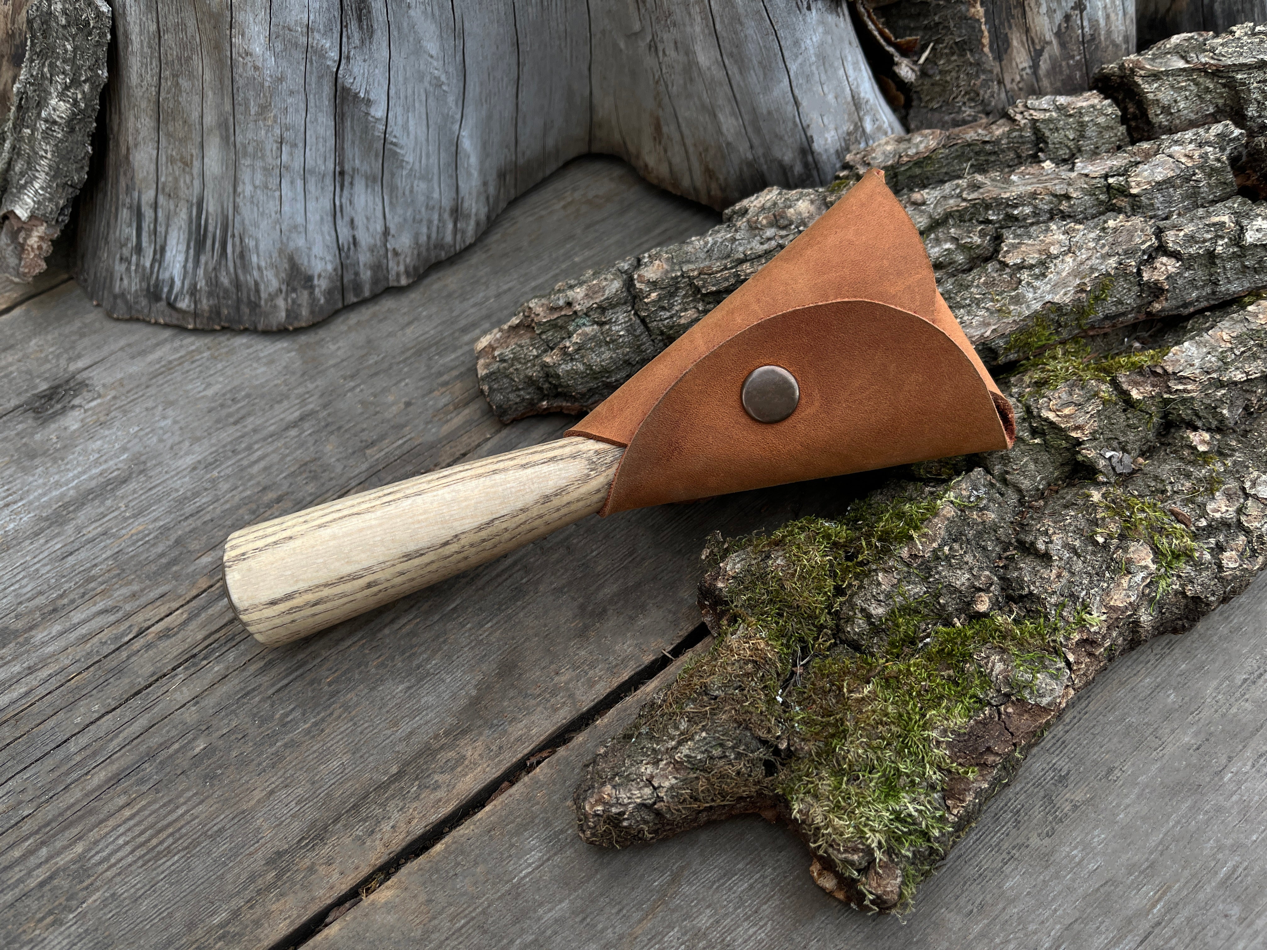 Couteau à crochet à découper en cuillère. Outil de sculpture sur bois forgé à la main.