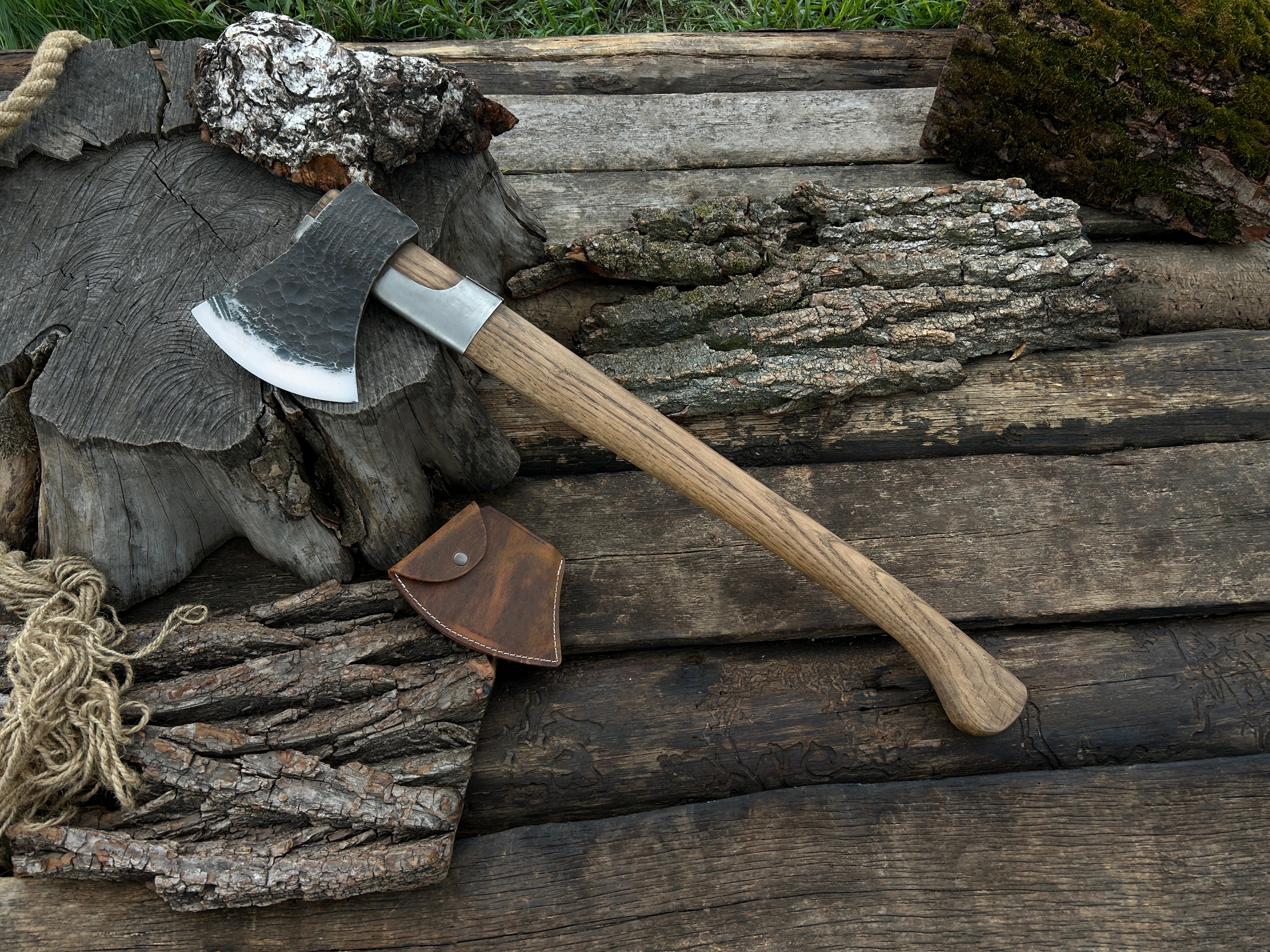 27.5" Hand-Forged Wood Chopping Axe, 2.1 kg (4.5 Ibs) - Forged Steel Tools