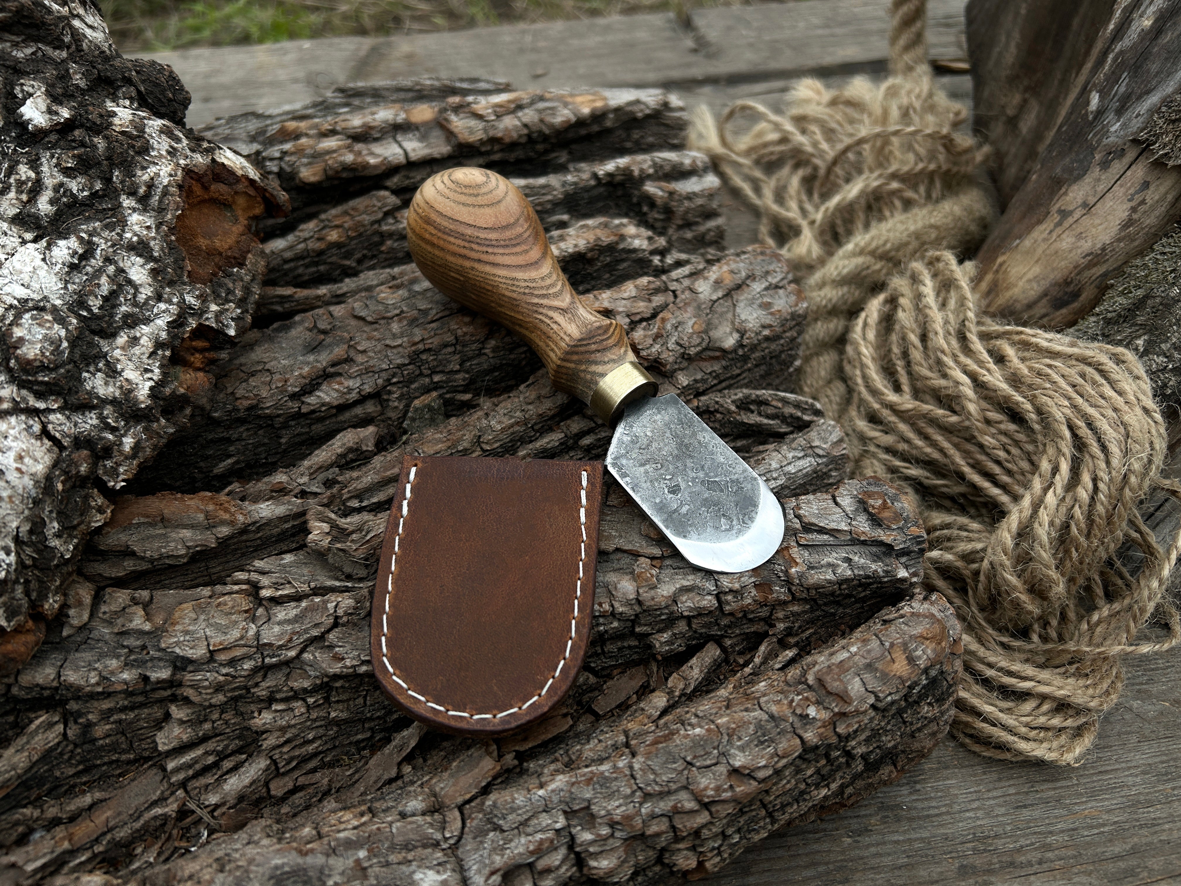 Hand-Forged Rounded Leather Skiving Knife, 3 cm (1.1 inches)