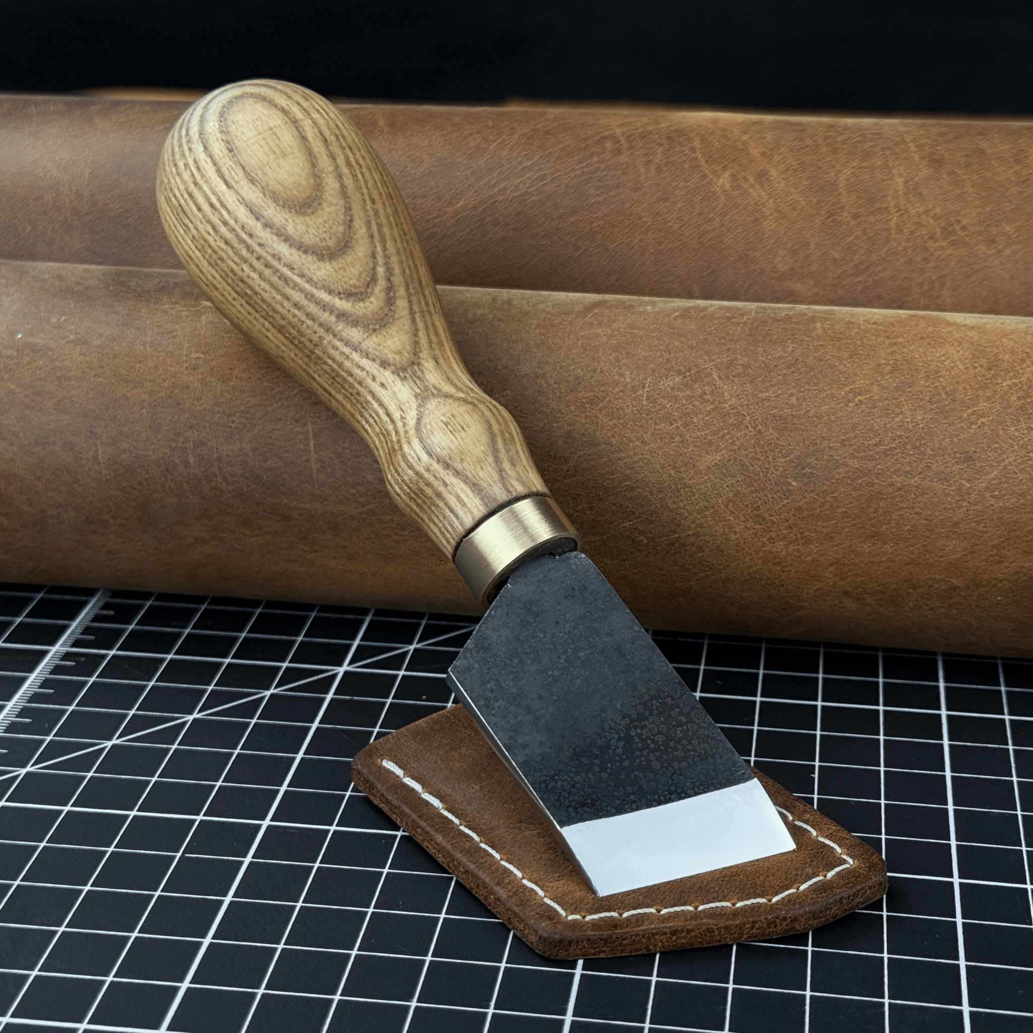 Angled Leather Skiving Knife, 3 cm (1.18 inches) - 1